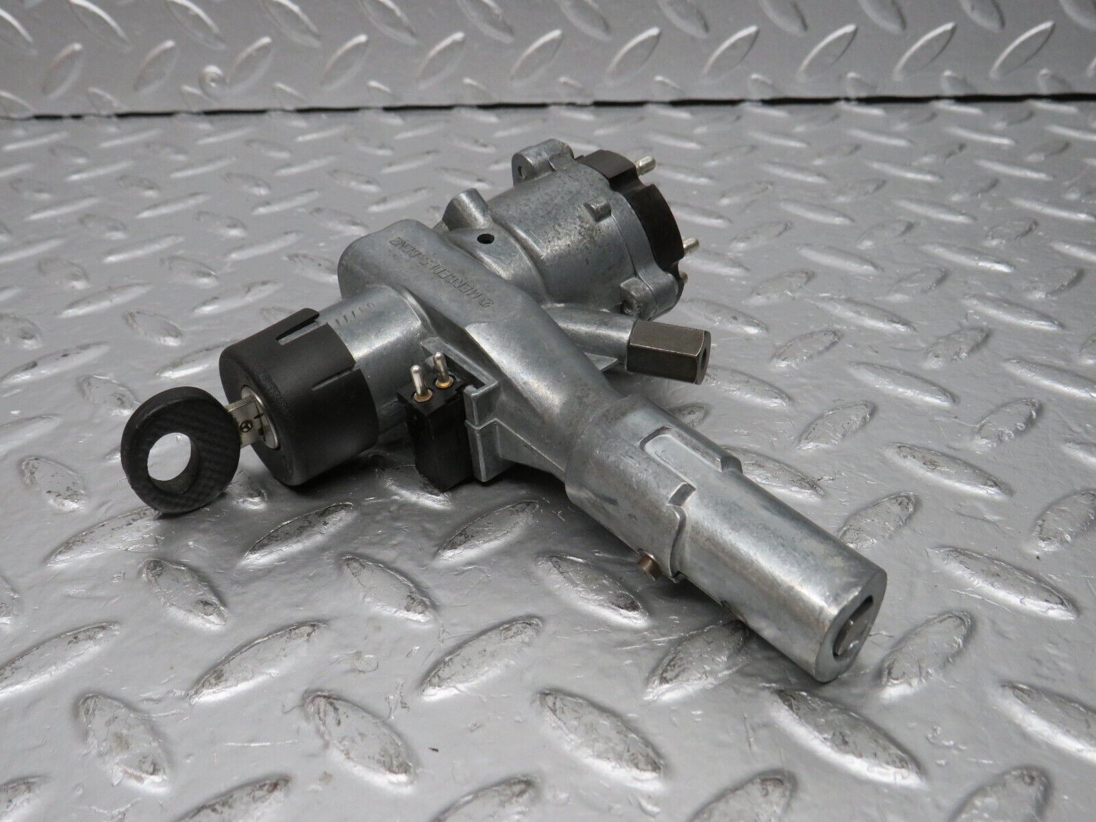 31073 Mercedes-Benz W123 200D Steering Lock Ignition Switch With Key