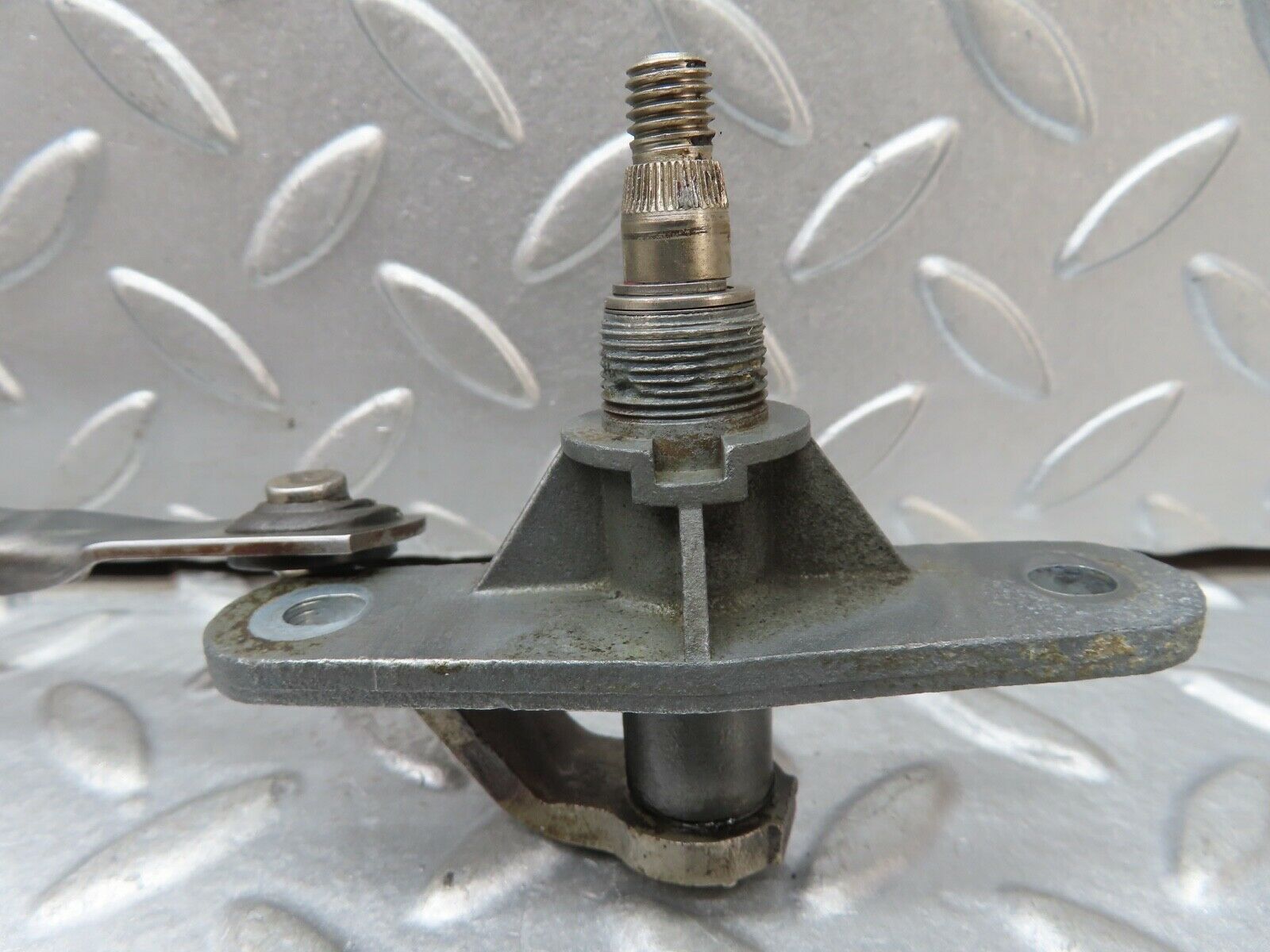 19131 Mercedes-Benz W123 300D Windscreen Wiper Linkage LHD