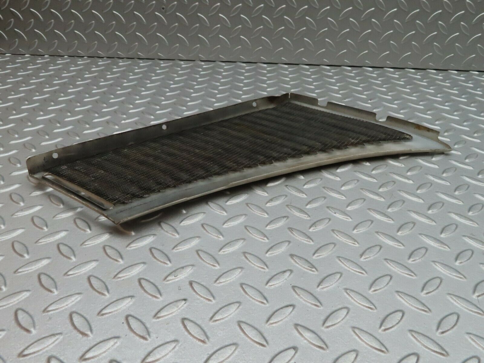 4984 Mercedes-Benz R107 350SL Air Intake Grill Left Side