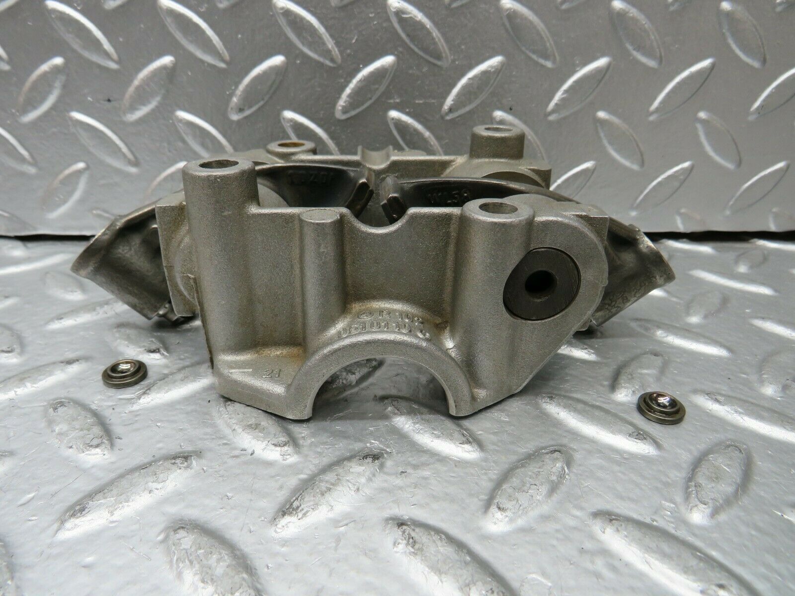 23072 Mercedes-Benz C123 230CE Coupe Rocker Arms Camshaft Bearing Block 1020512110