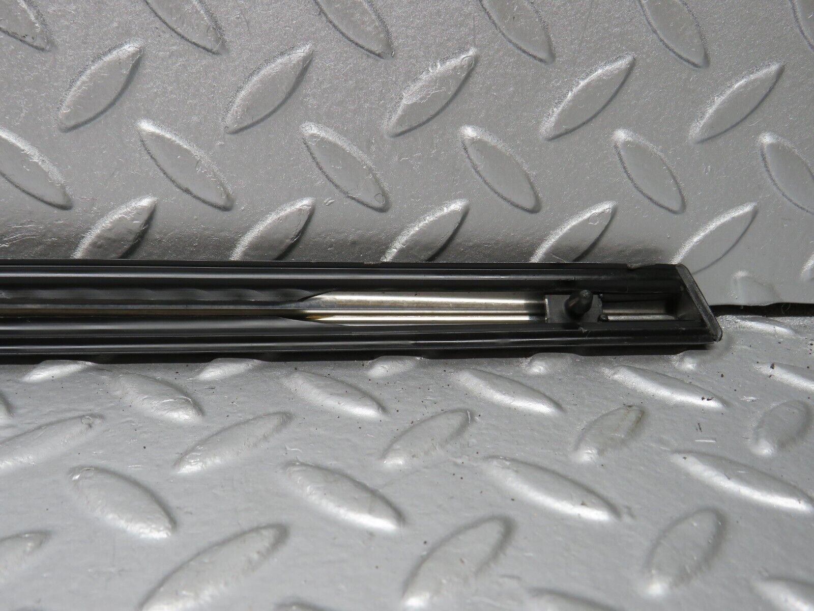 40641 Mercedes-Benz W123 300D Rear Left Door Centre Moulding Trim