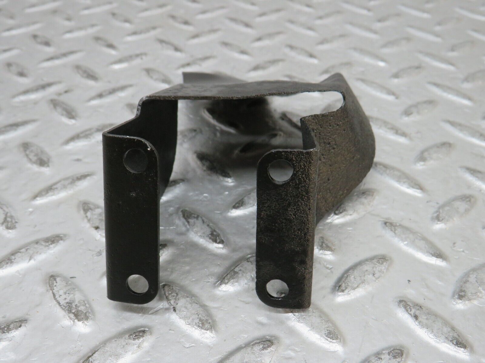 28487 Mercedes-Benz S123 240D Wagon Suspension Levelling Valve Bracket