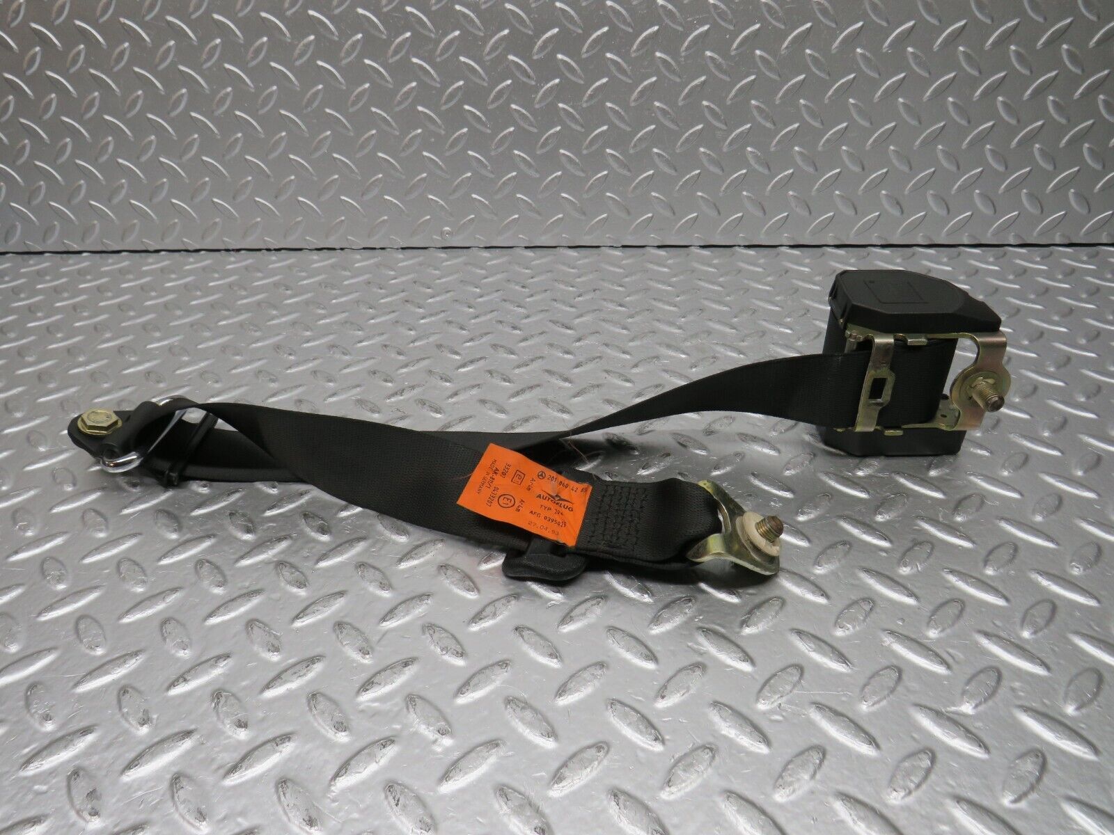 31585 Mercedes-Benz W201 190LE 1.8L Rear Seat Belt Set With Buckles 2018604285