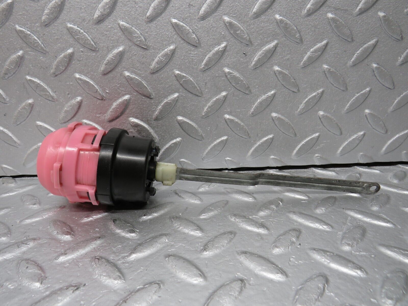 38057 Mercedes-Benz A124 320E Cabriolet Heater Box Vacuum Actuator