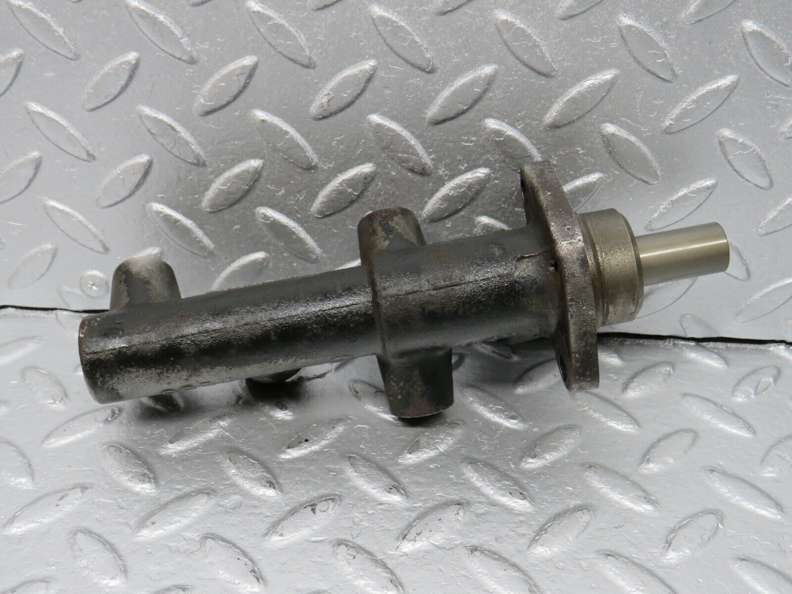 40703 Mercedes-Benz W123 300D Brake Master Cylinder Bendix