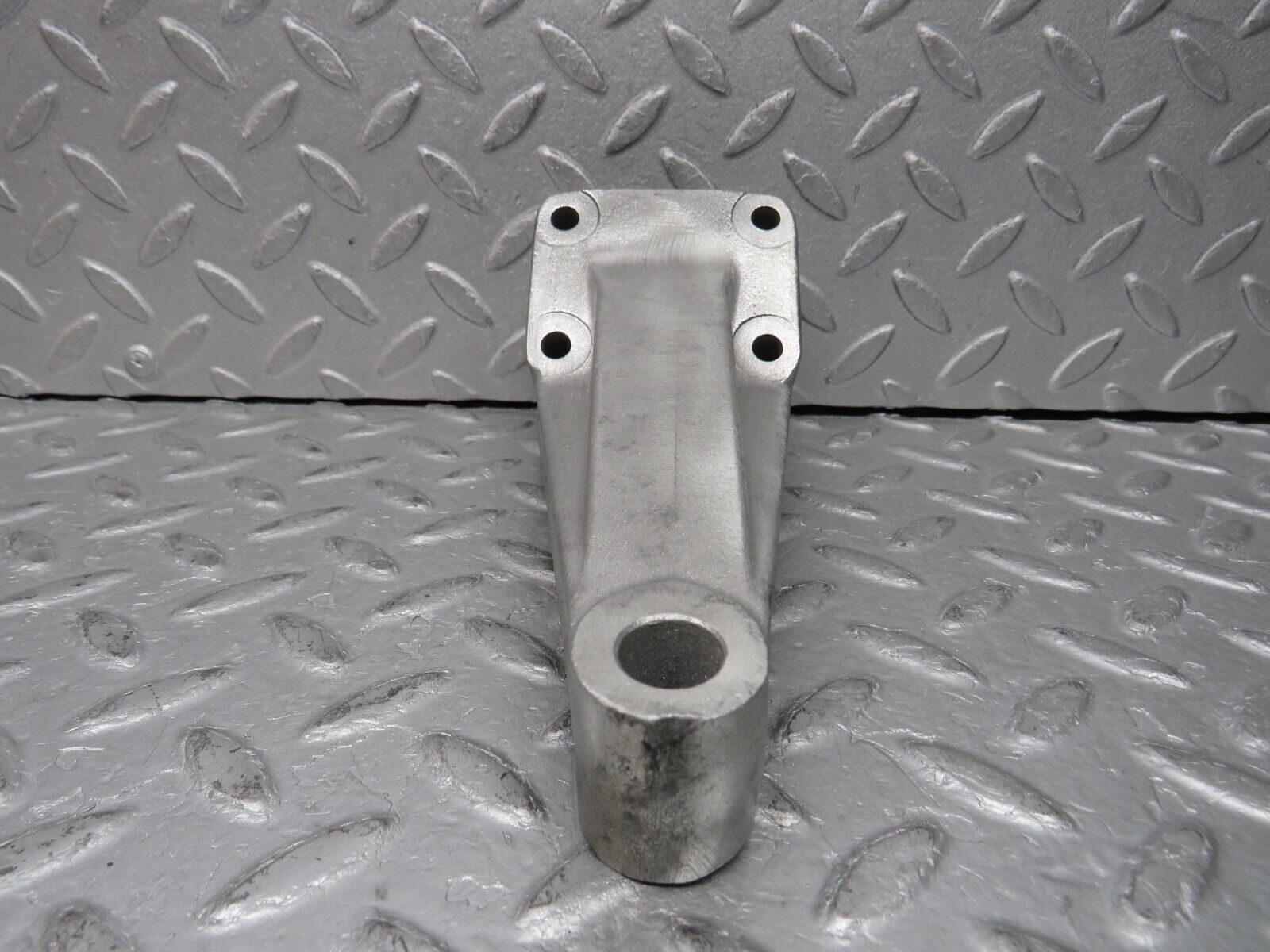 37615 Mercedes-Benz W109 300SEL Engine Mount Bracket Left Side 1162231204
