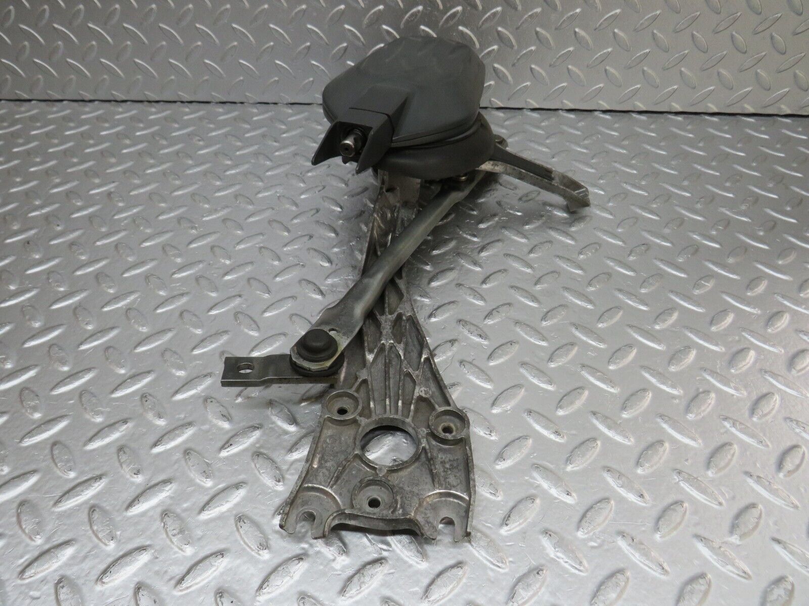 34165 Mercedes-Benz W124 260E Wiper Mechanism Linkage Bosch