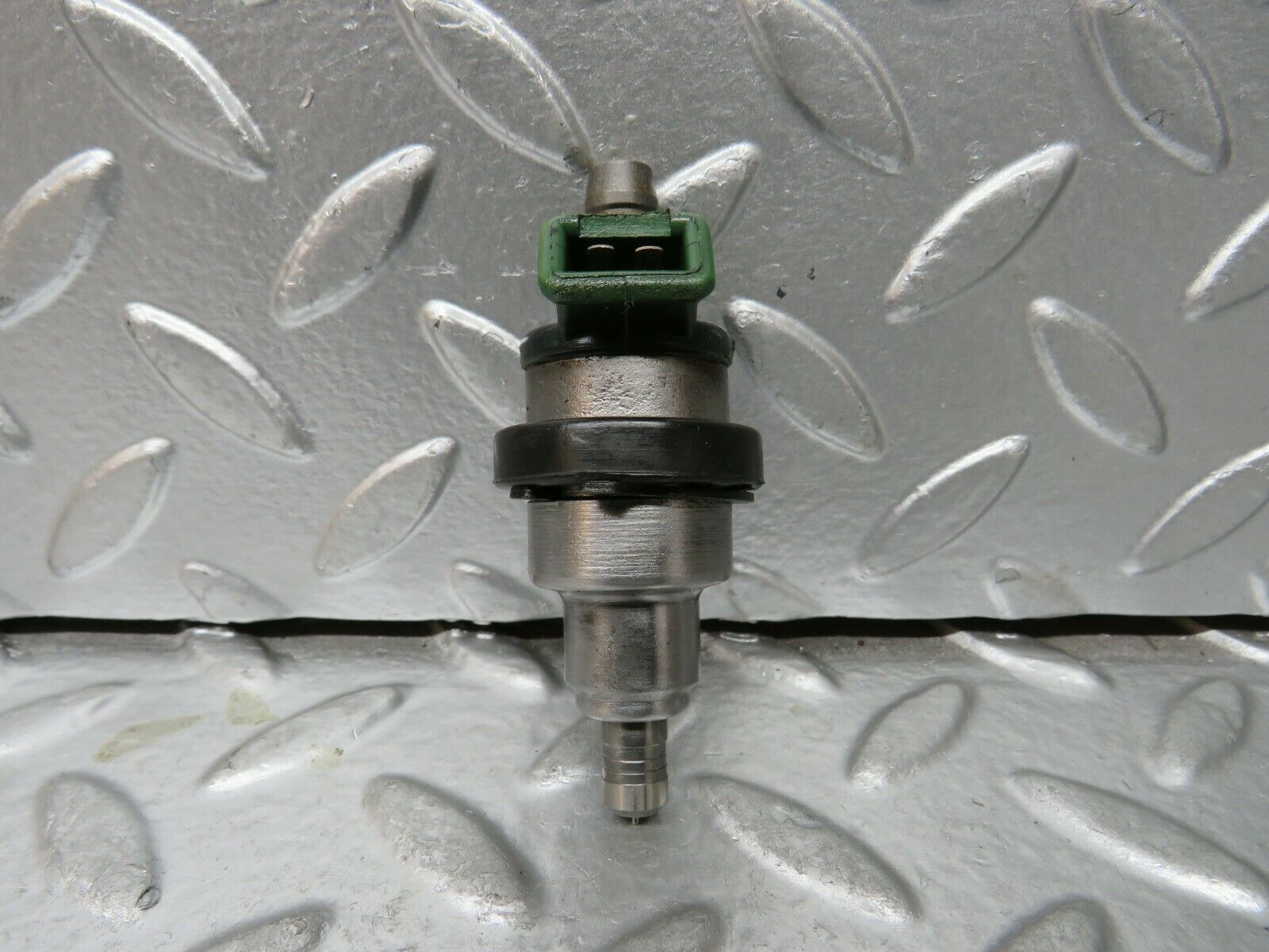 23667 Mercedes-Benz W114 280E Fuel Injector Bosch 0280150014