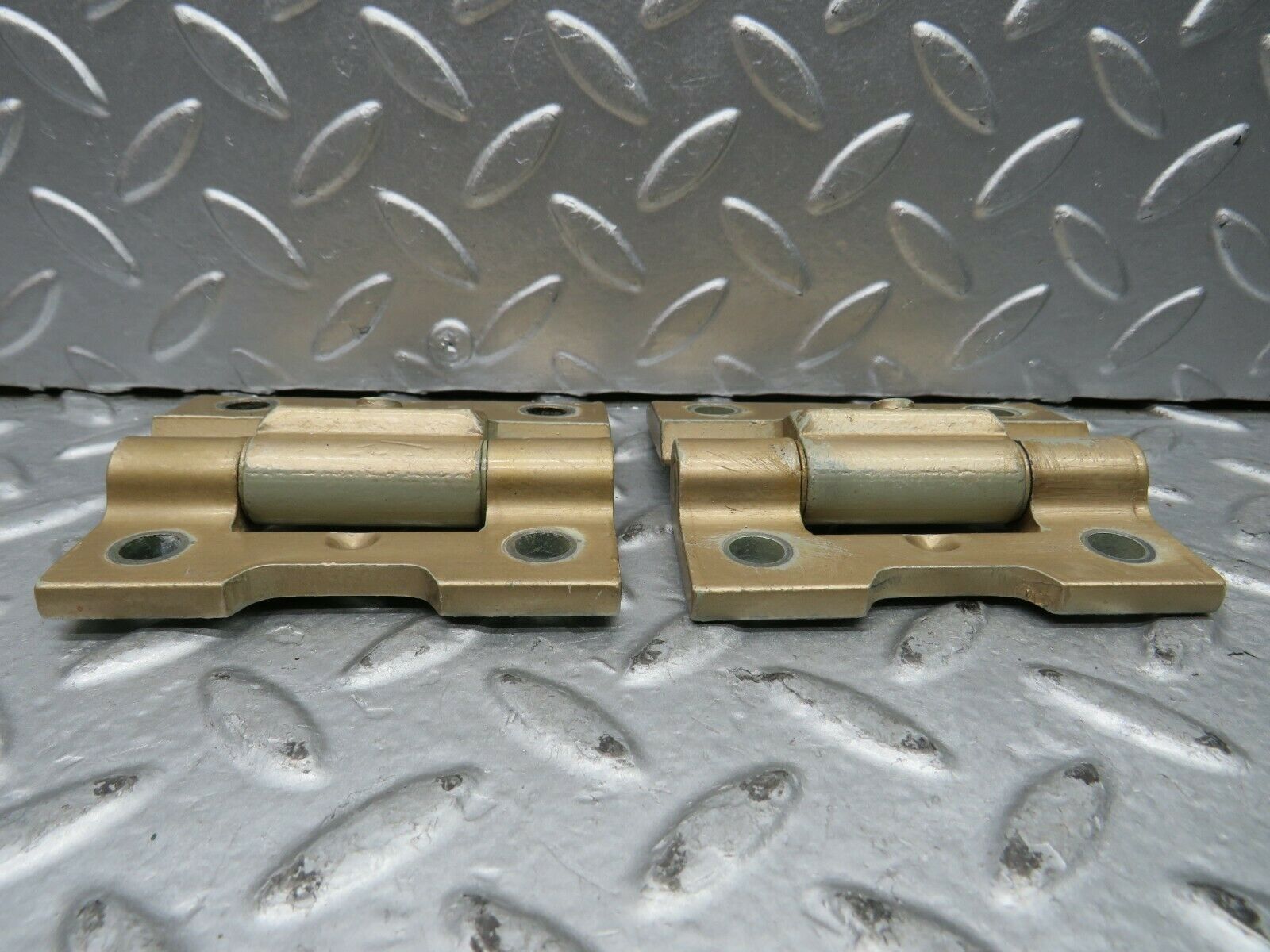 21963 Mercedes-Benz S123 280TE Wagon Left Door Hinges Pair