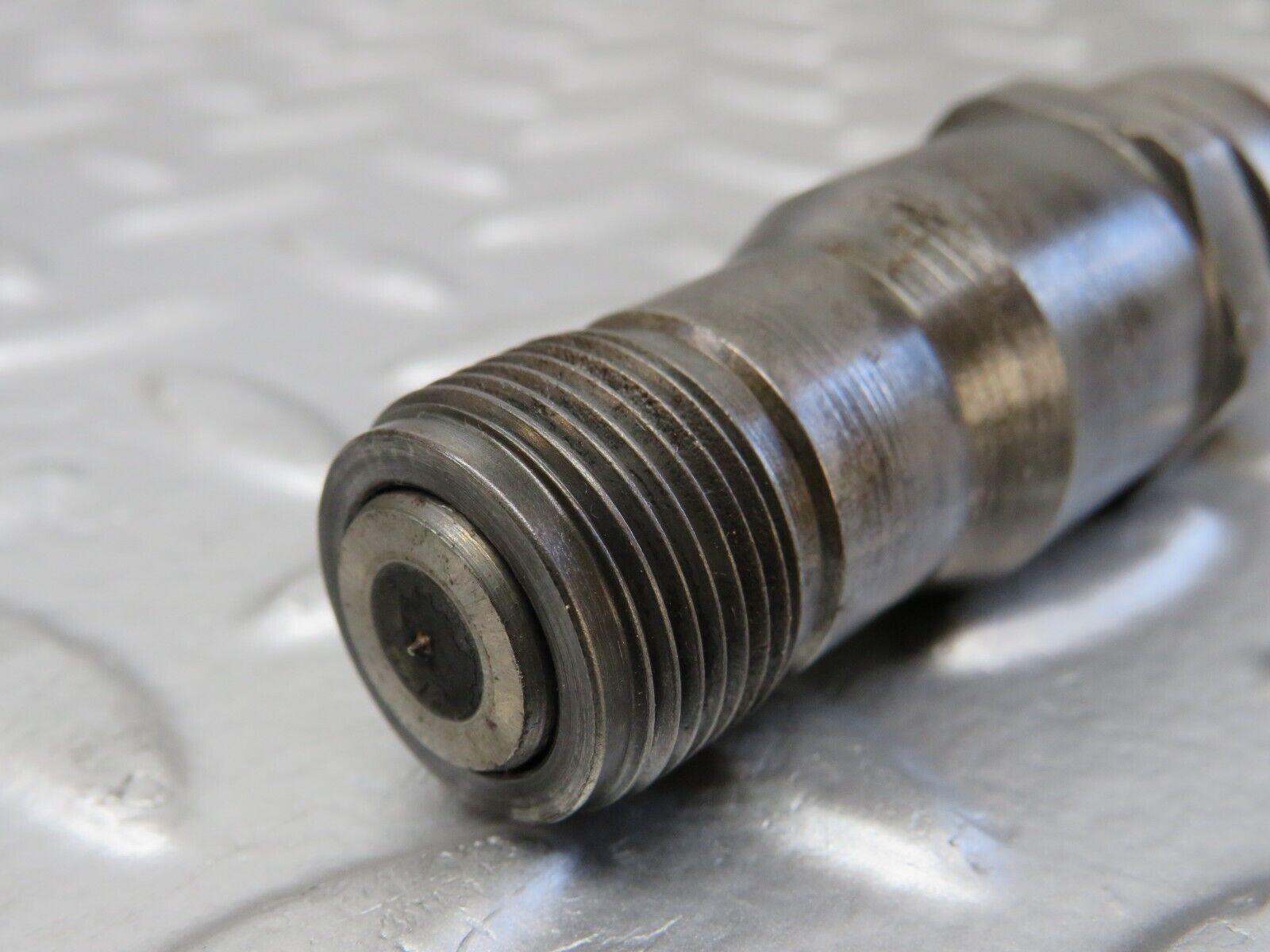 25529 Mercedes-Benz W123 200 Fuel Injector Bosch KCA27S55067