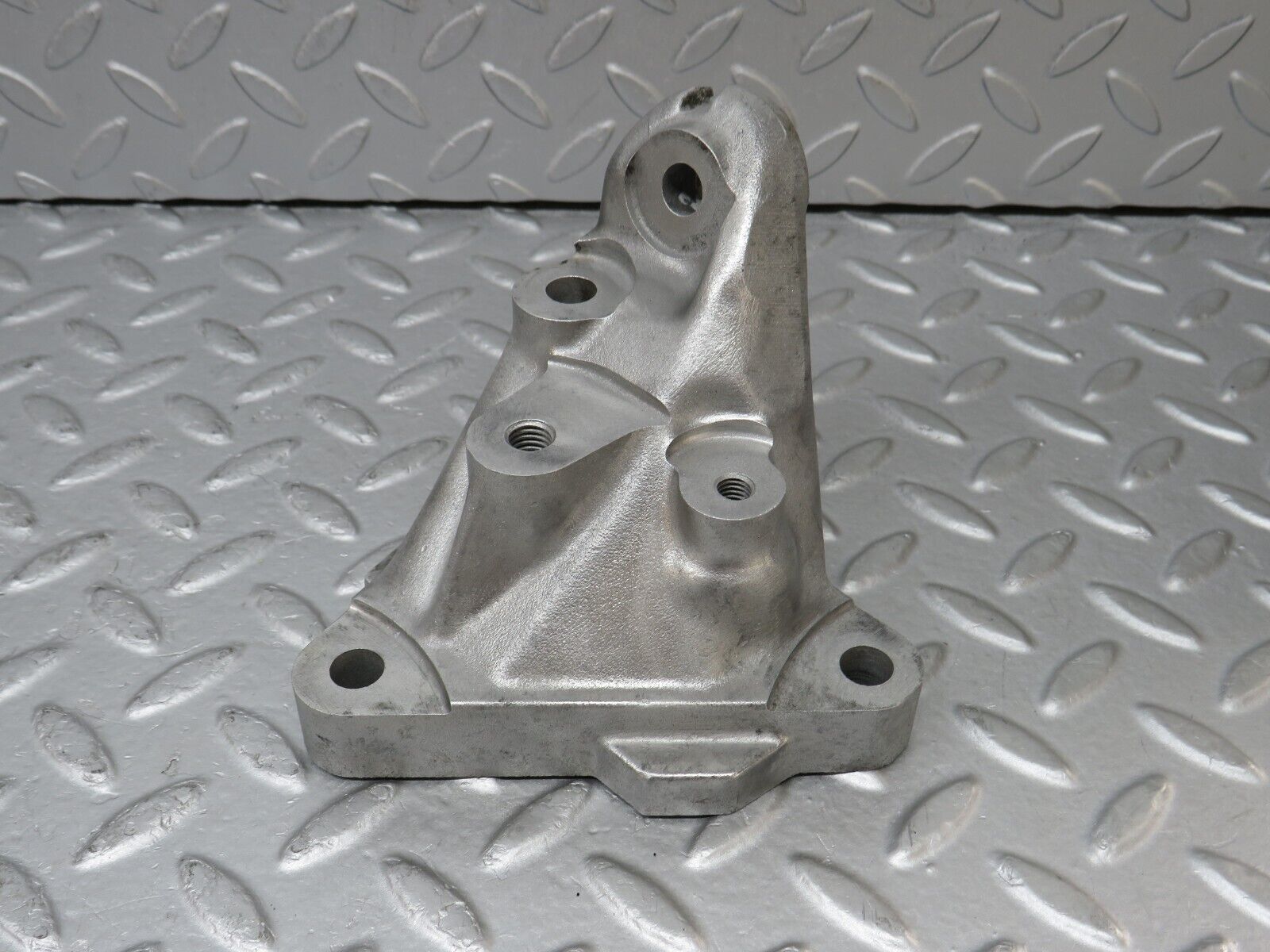 36788 Mercedes-Benz W201 190E 2.0L Engine Mount Bracket Left Side 1022234104