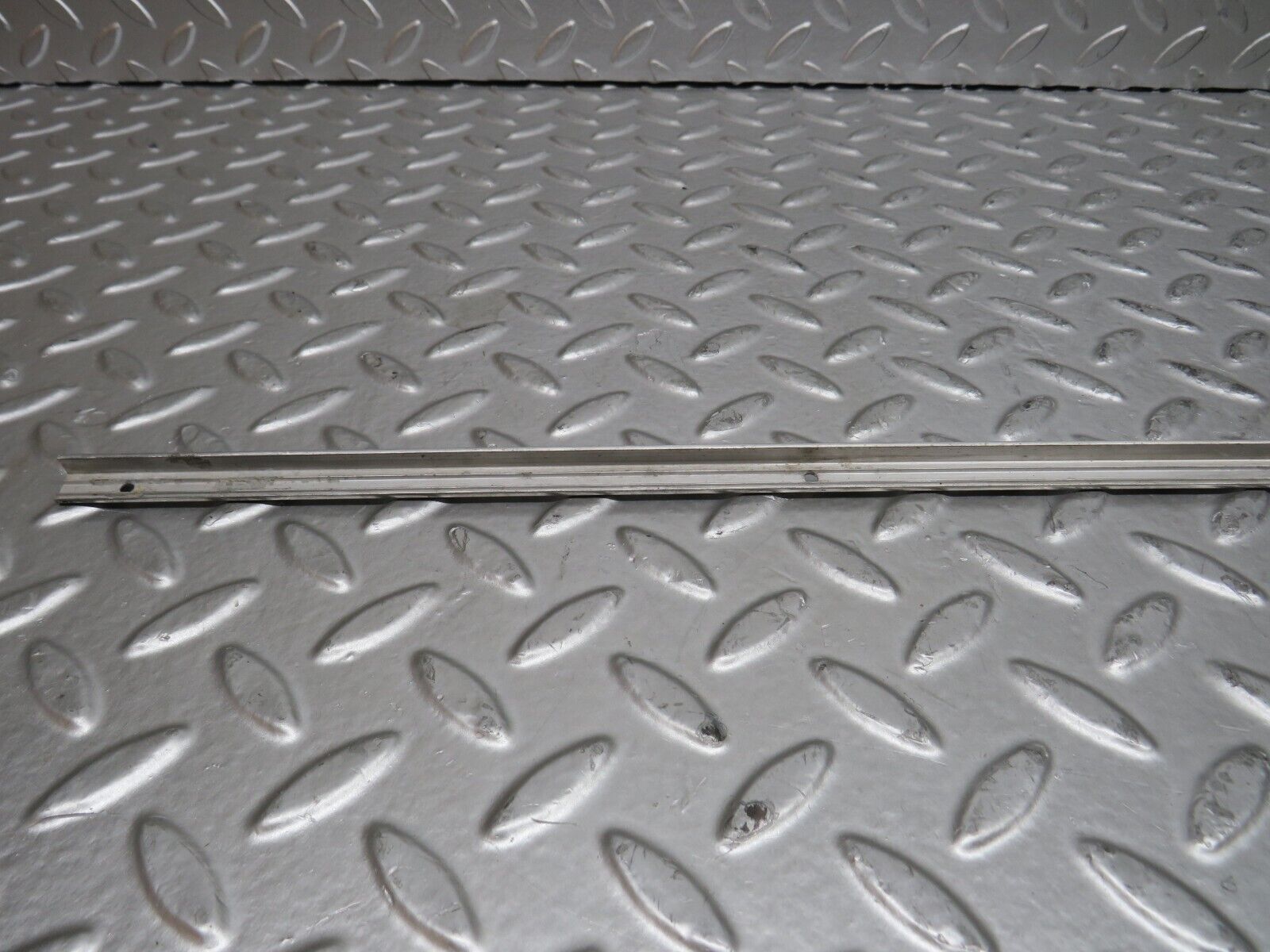 28470 Mercedes-Benz S123 240D Wagon Sunroof Chrome Trim