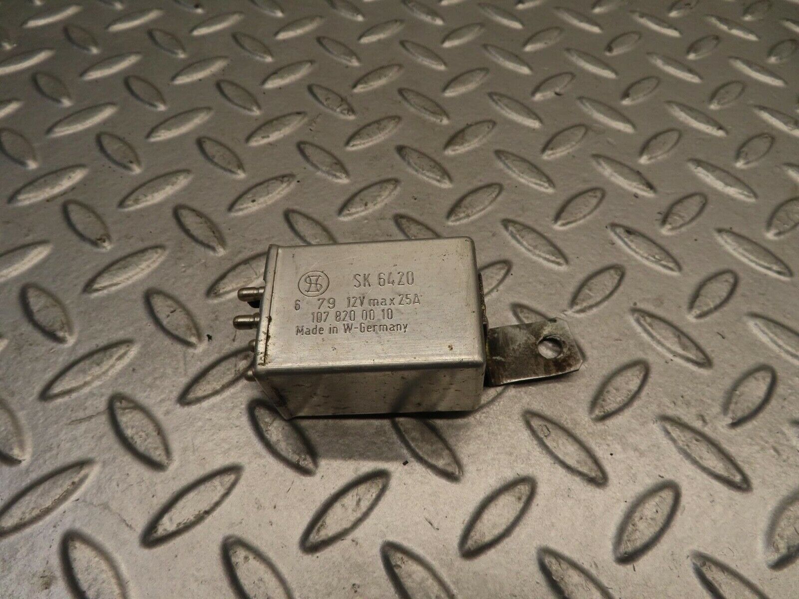 11805 Mercedes-Benz R107 450SL Heated Window Relay 1078200010