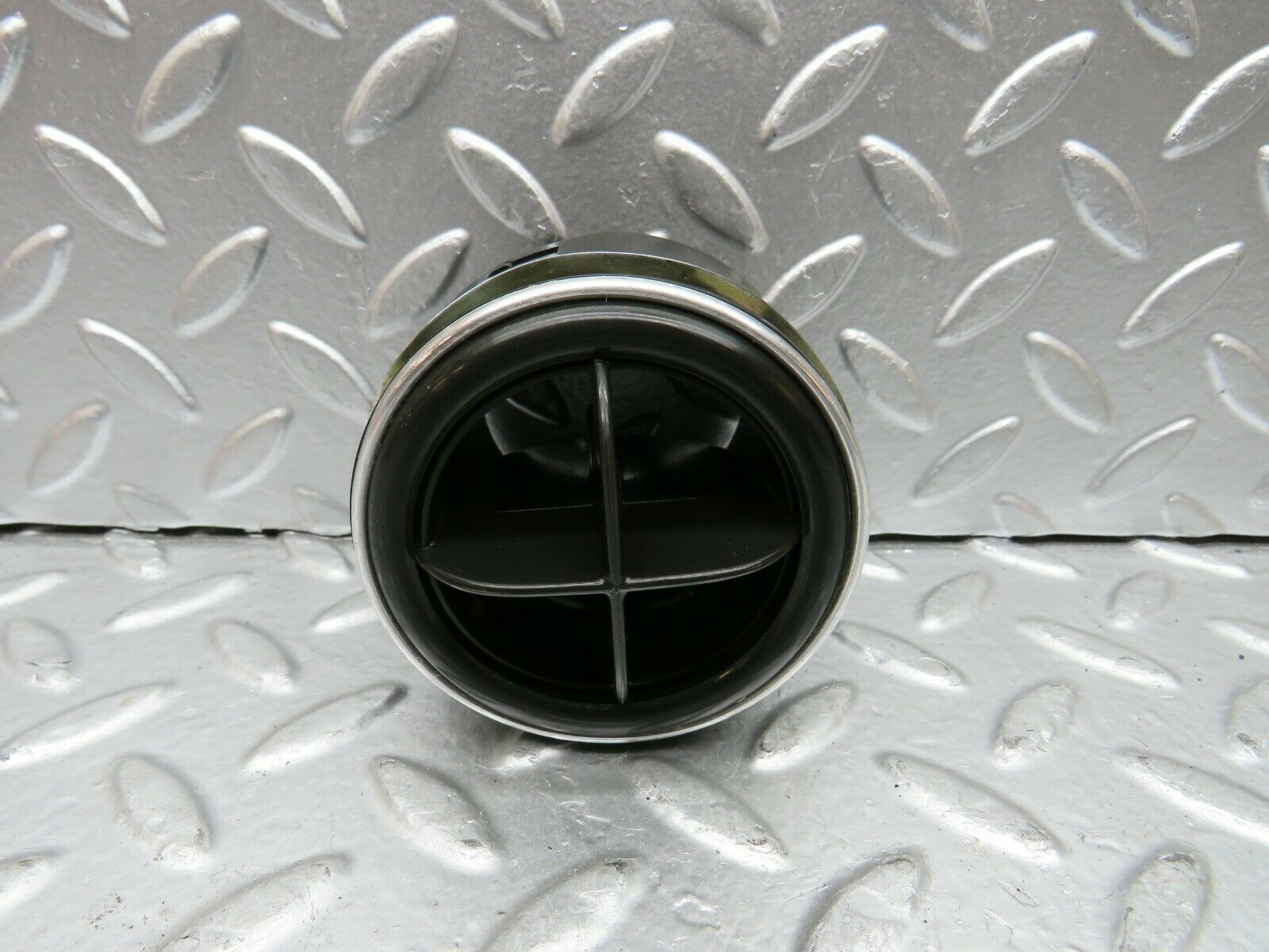 22712 Mercedes-Benz C107 450SLC Coupe Dashboard Air Vent