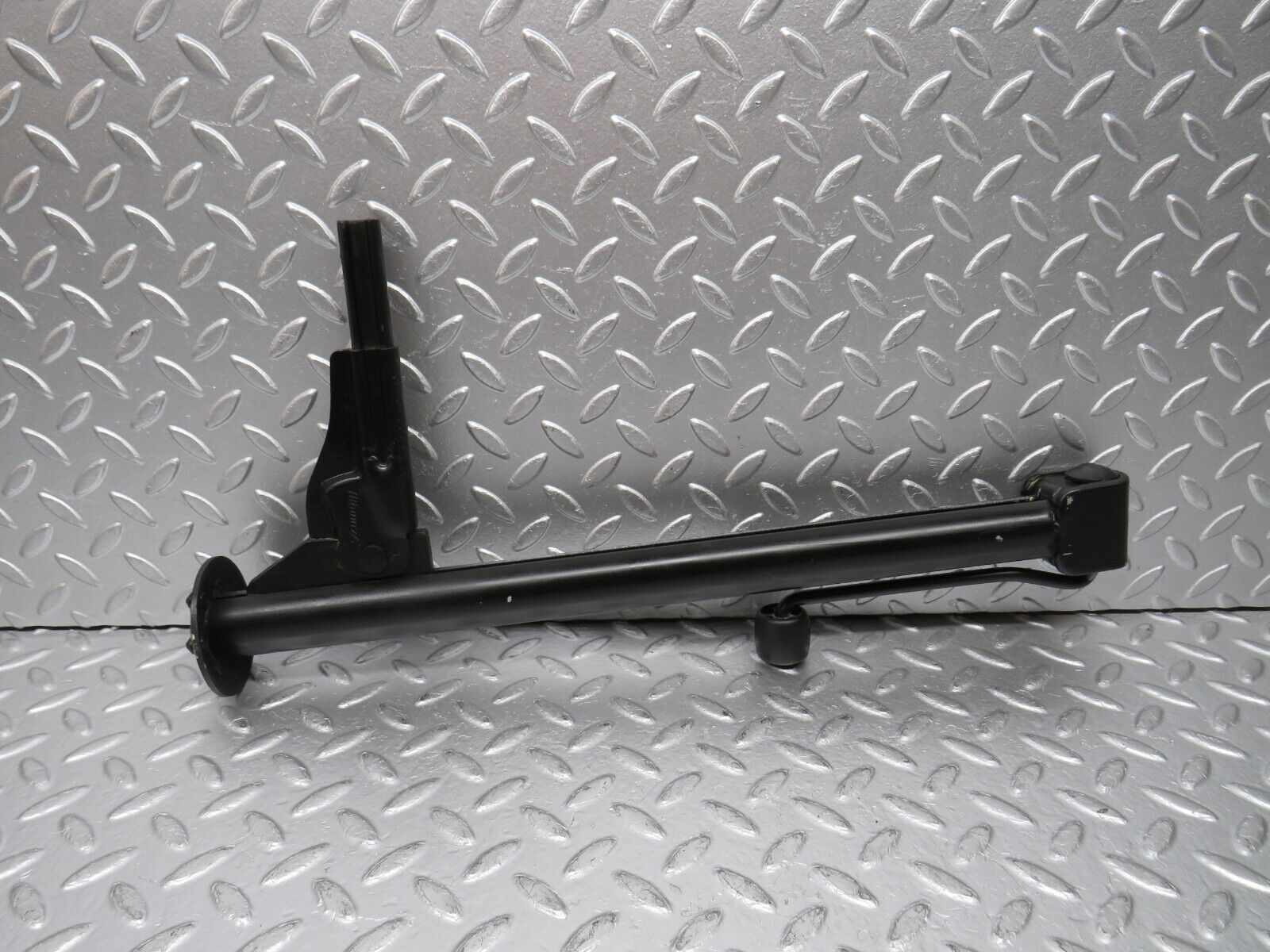 30851 Mercedes-Benz W201 190E 2.0L Car Jack 2015830615