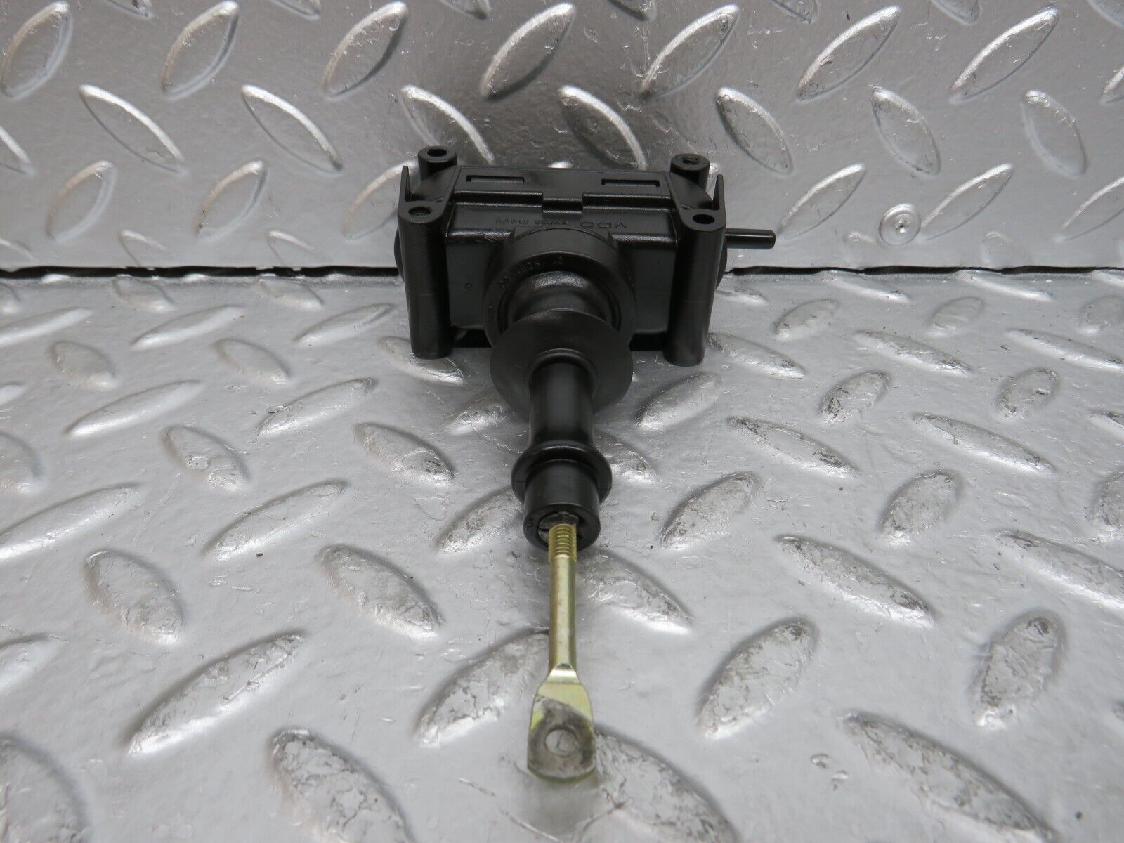 29378 Mercedes-Benz W124 230E Door Lock Vacuum Actuator Rear Right 0008007975