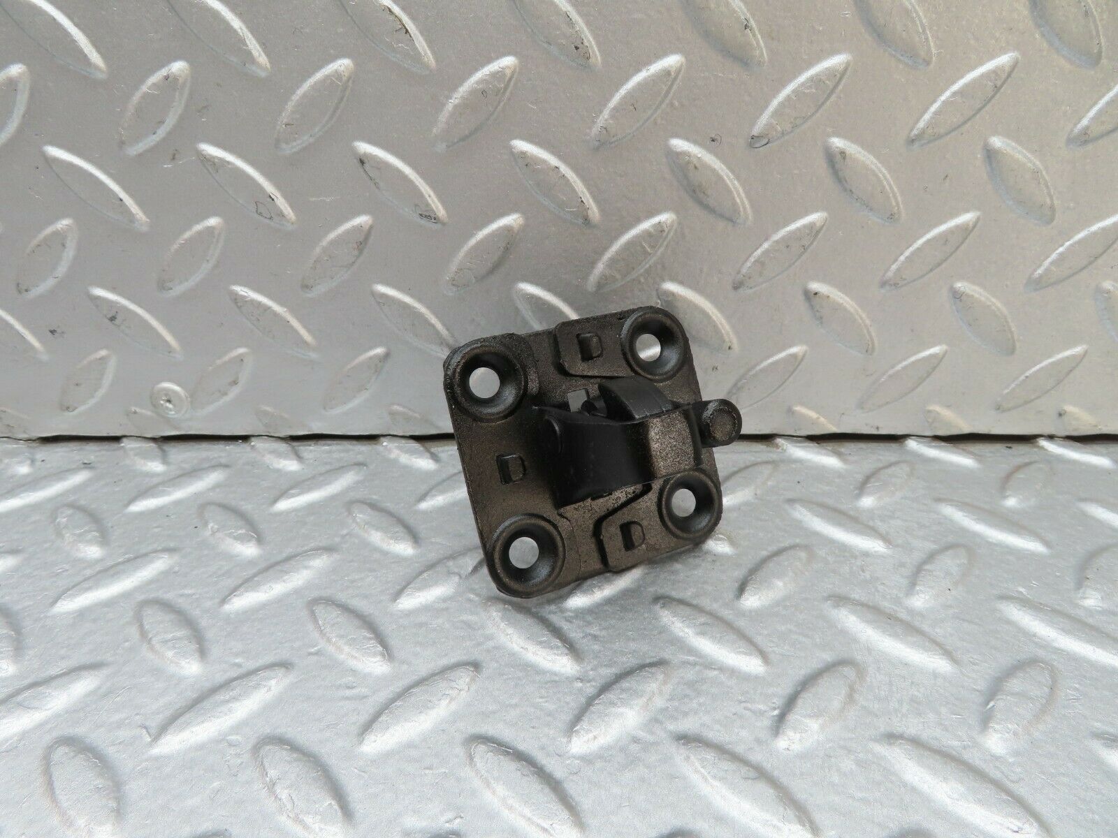 17990 Mercedes-Benz W123 200 Bonnet Lock Catch