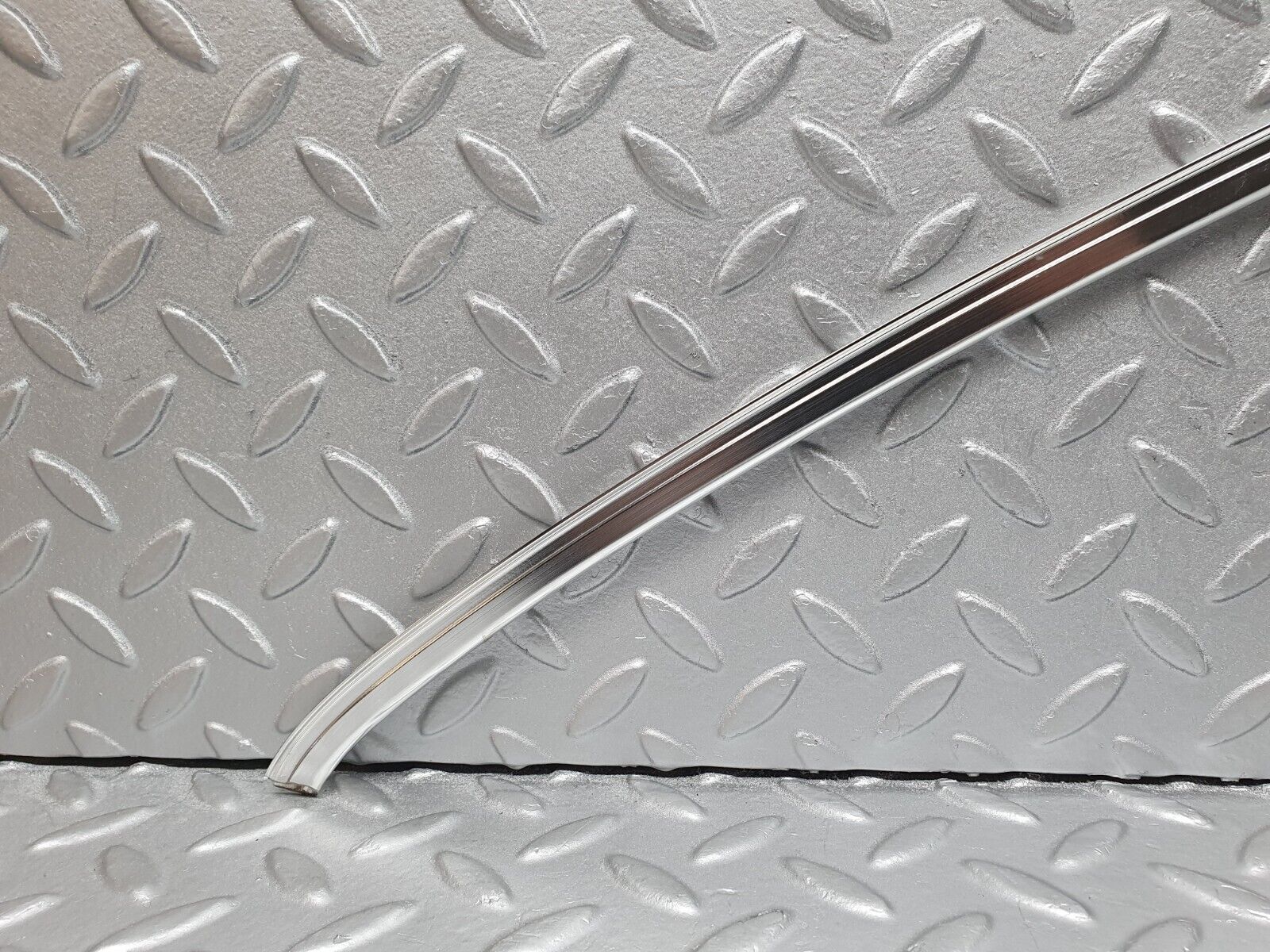 40772 Mercedes-Benz W123 300D Rear Left Door Window Chrome Frame