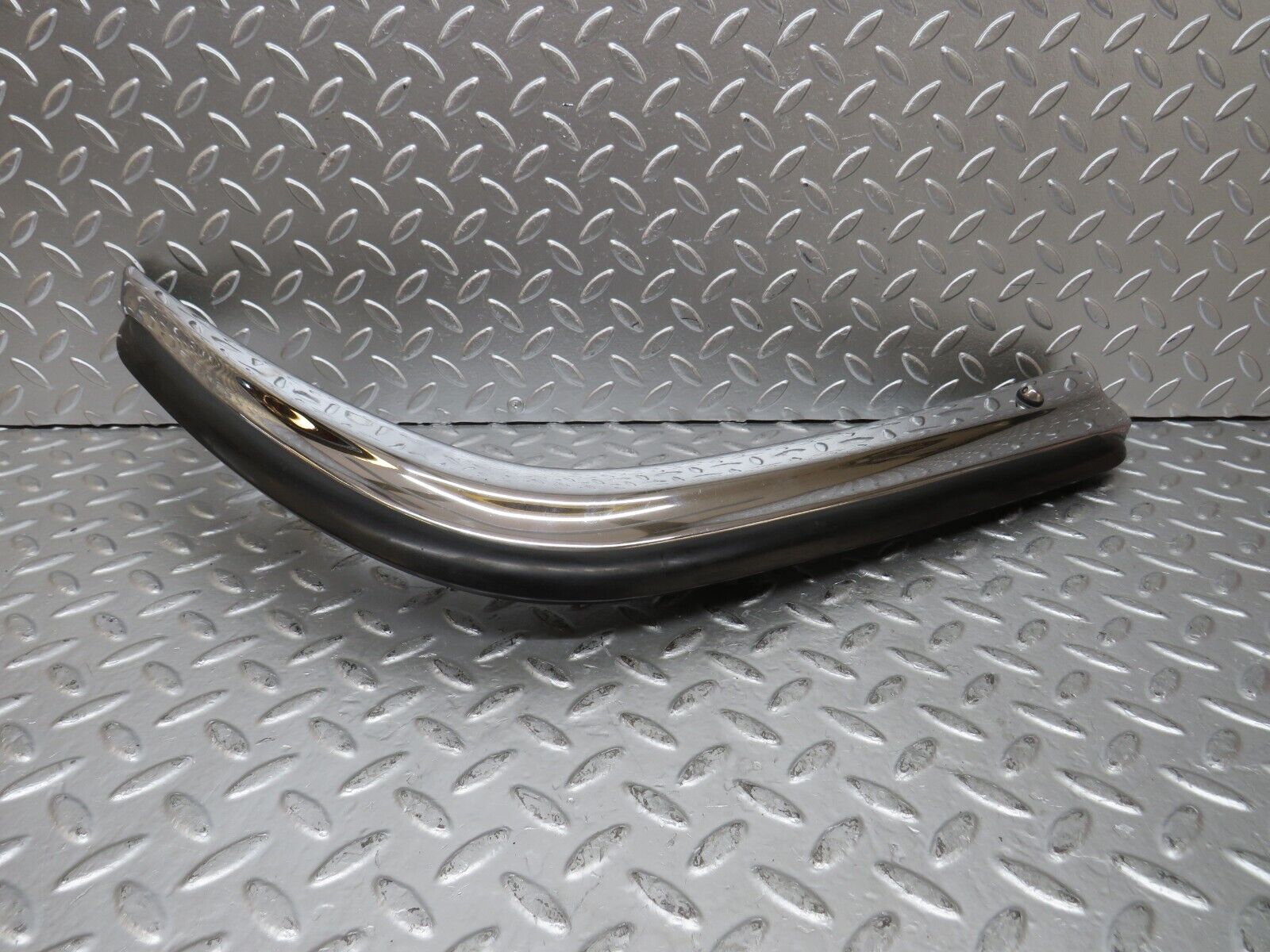 26362 Mercedes-Benz W116 450SE Front Right Upper Bumper Corner