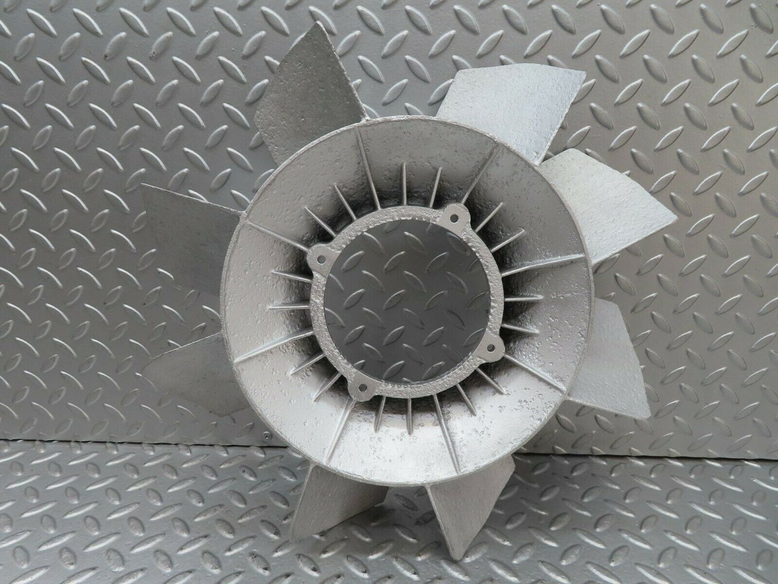 15661 Mercedes-Benz R107 450SL Engine Cooling Fan