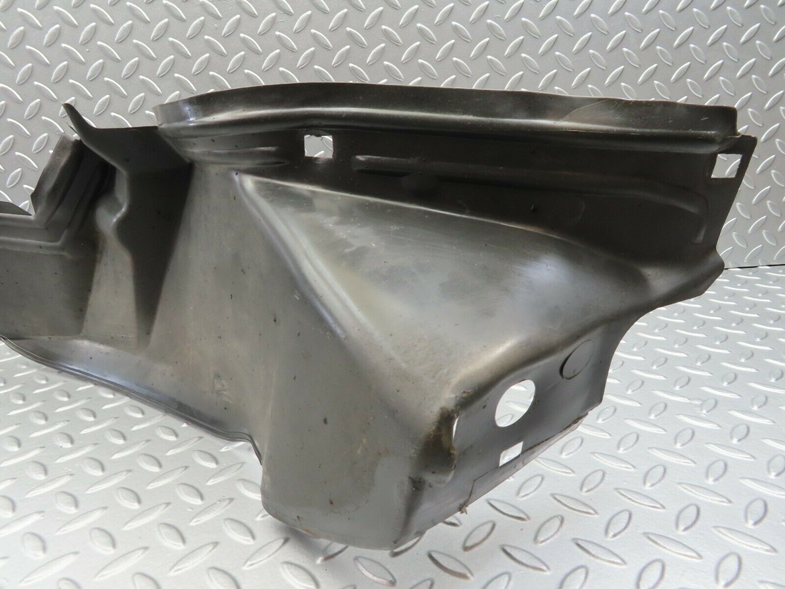 6783 Mercedes-Benz S124 E220 Wagon Mudguard Panelling Front Right 1248840835