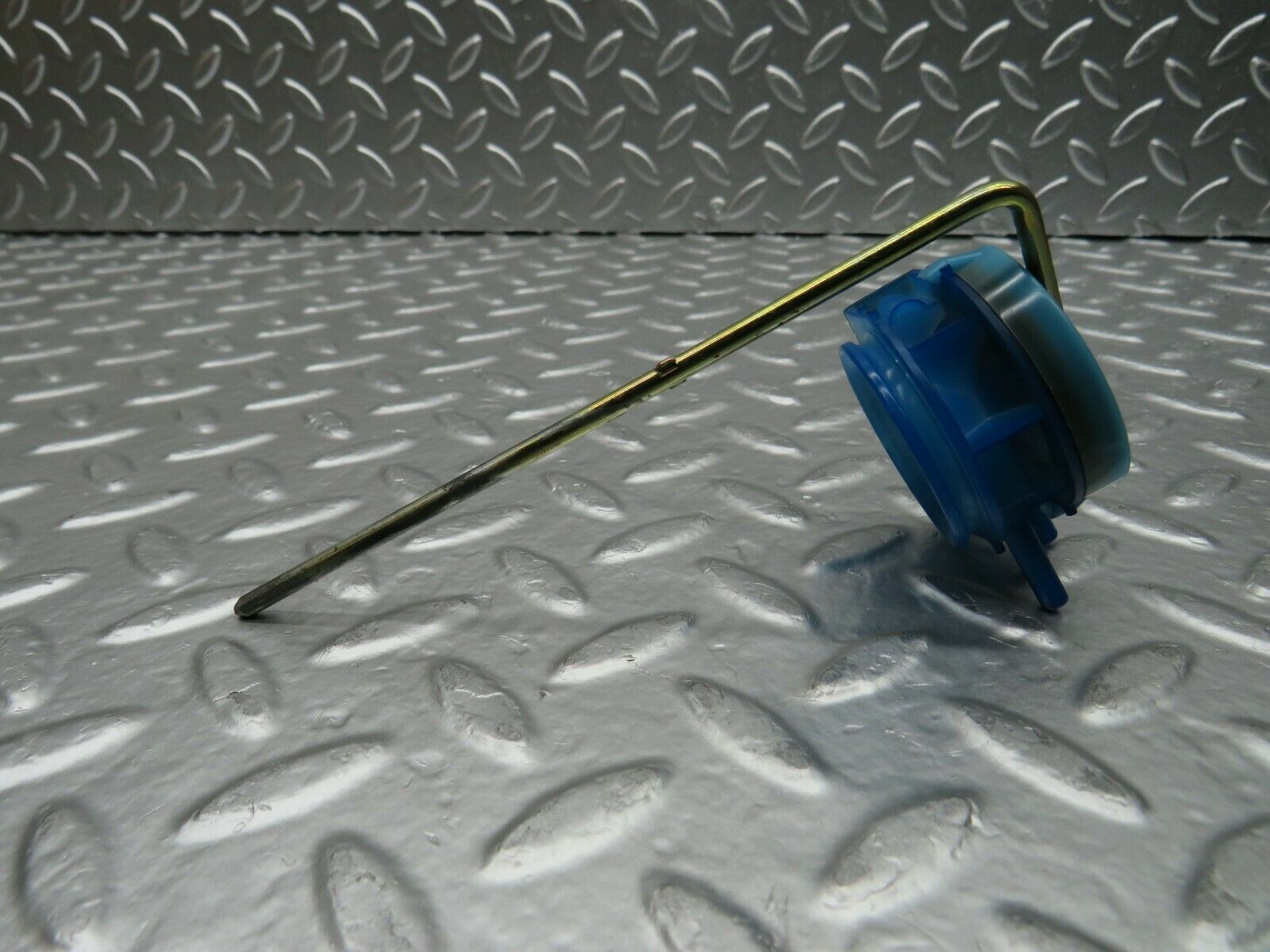22306 Mercedes-Benz S123 280TE Wagon Fuel Tank Flap Cap Vacuum Actuator