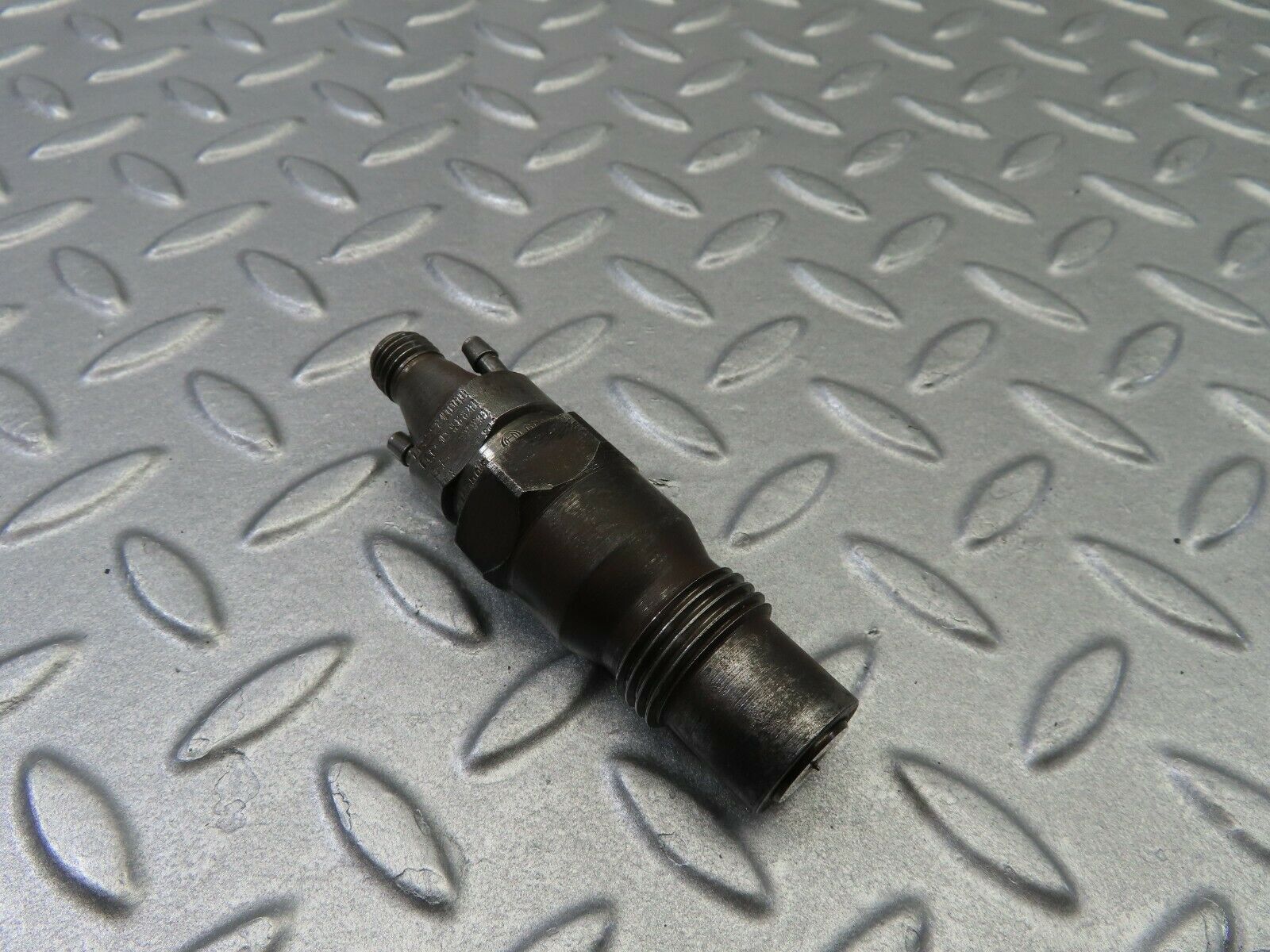 7957 Mercedes-Benz W116 Fuel Injector Bosch OM617