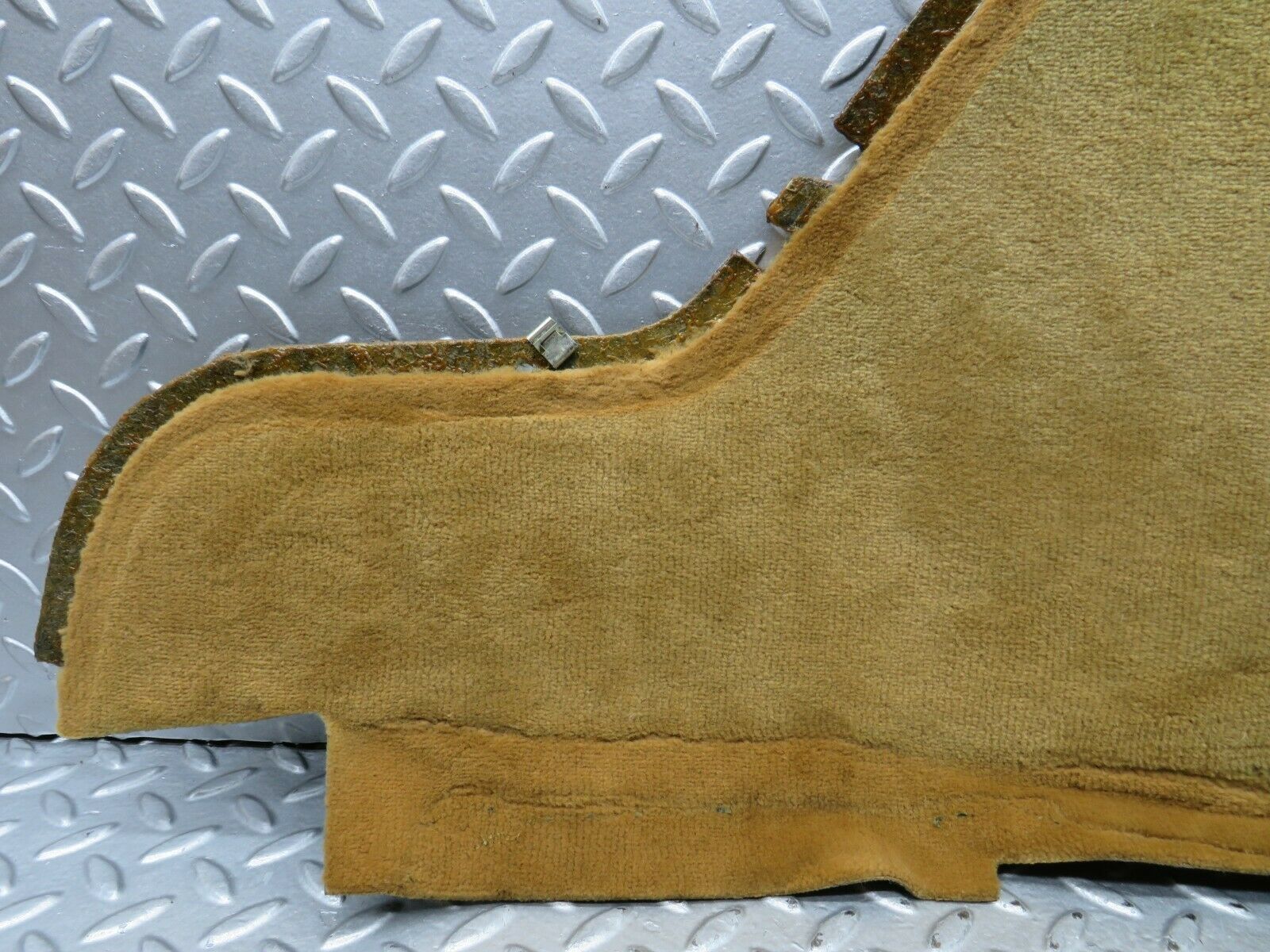 22129 Mercedes-Benz S123 280TE Centre Console Carpet Palomino Right Side