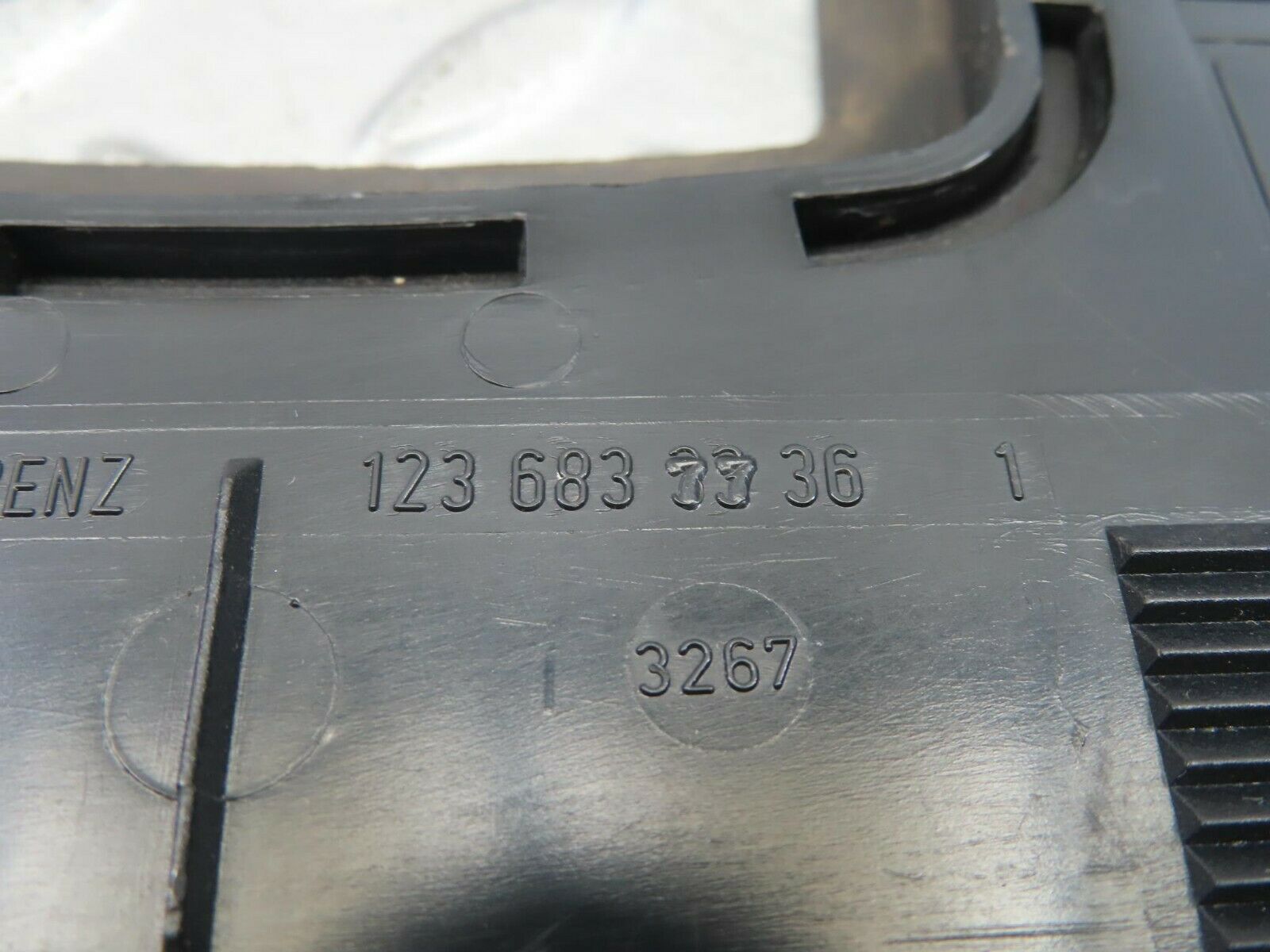 8565 Mercedes-Benz W123 Centre Console Panel 1236837736