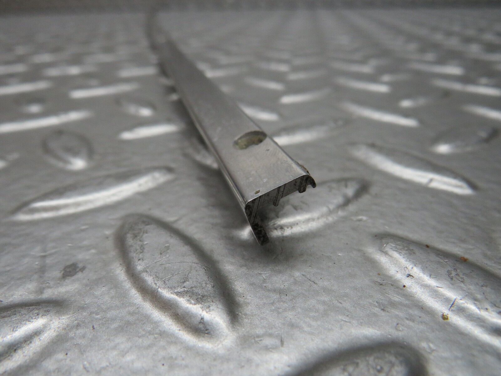 28470 Mercedes-Benz S123 240D Wagon Sunroof Chrome Trim