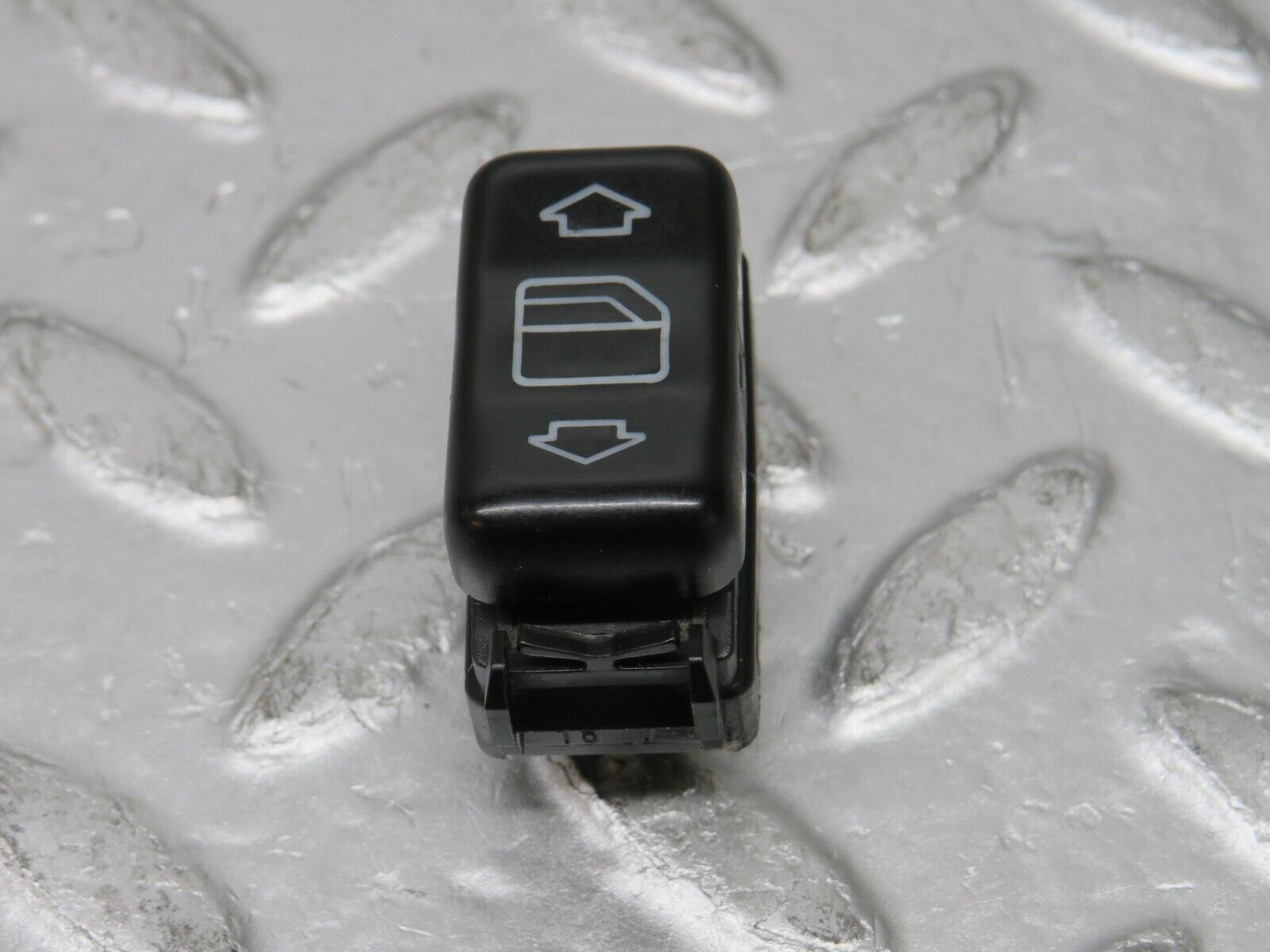 32468 Mercedes-Benz S124 300TE Wagon Electric Window Switch Right 1248204510