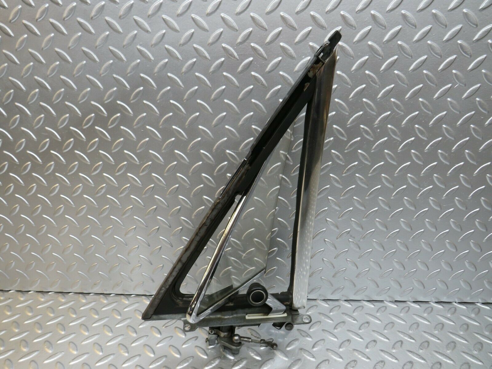 24584 Mercedes-Benz W108 Front Right Quarter Window