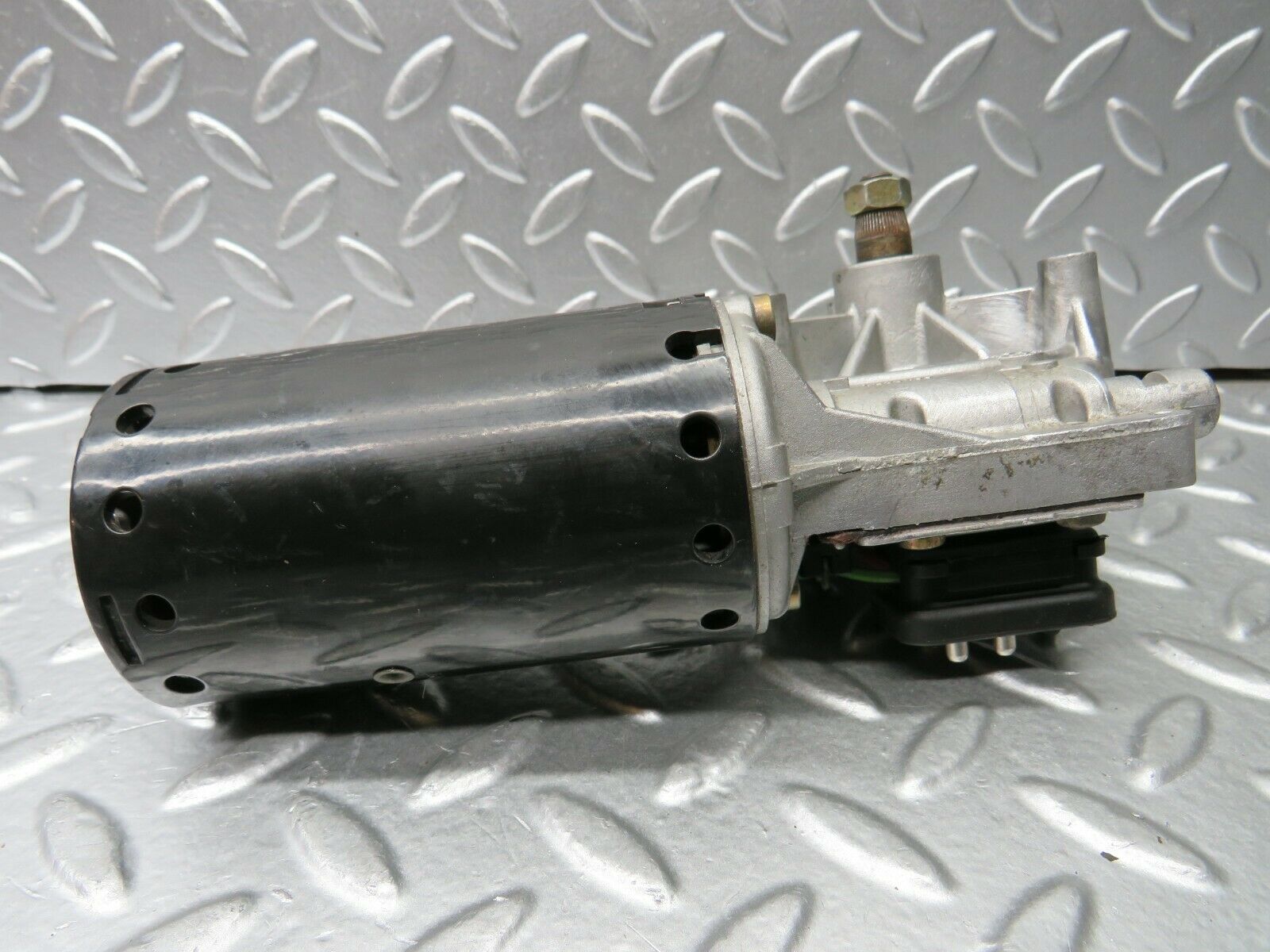 22507 Mercedes-Benz C124 E220 Coupe Wiper Motor Bosch 0390241425