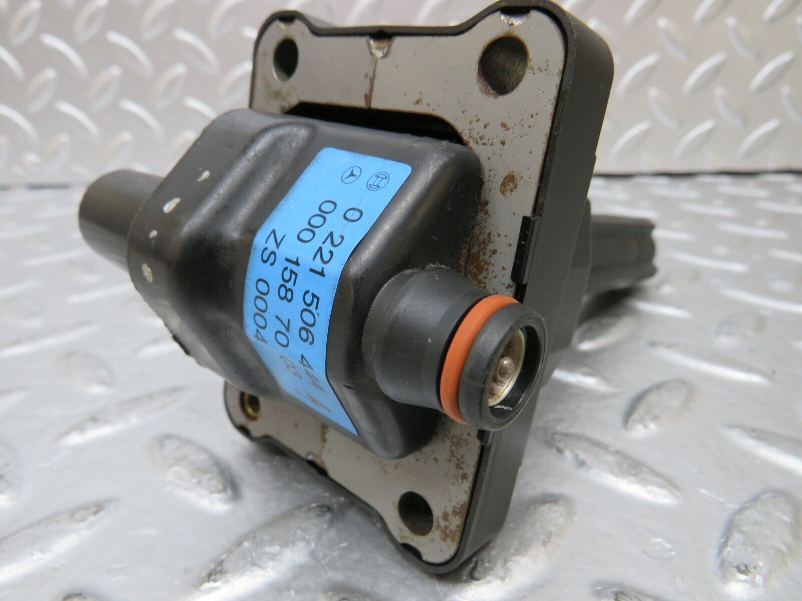 25851 Mercedes-Benz W124 280E Ignition Coil Bosch 0001587003
