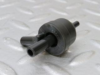 36911 Mercedes-Benz C126 420SEC Coupe Engine Crankcase Vent Valve 1074700893
