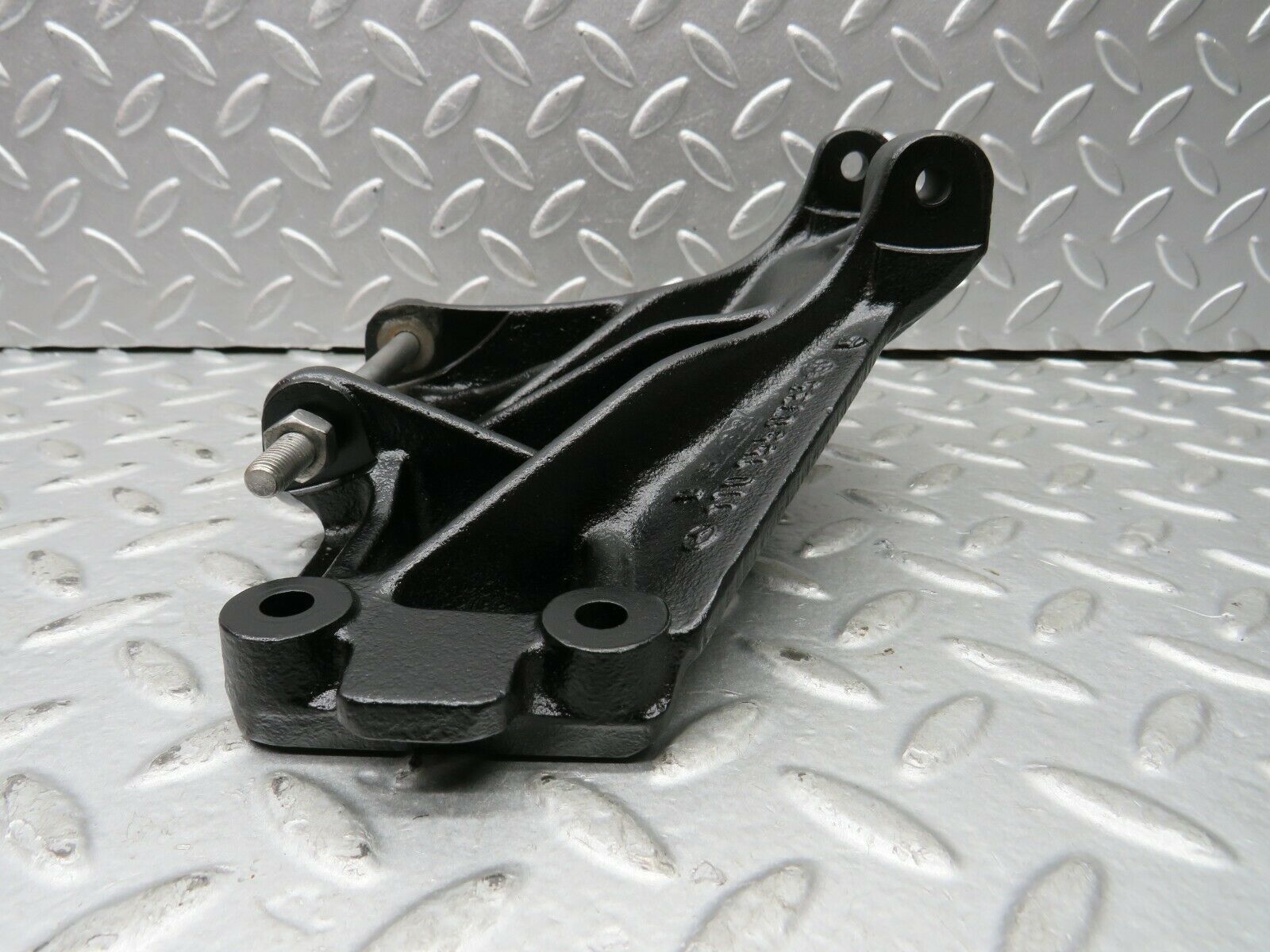 22152 Mercedes-Benz S123 280TE Alternator Generator Bracket 1101550735
