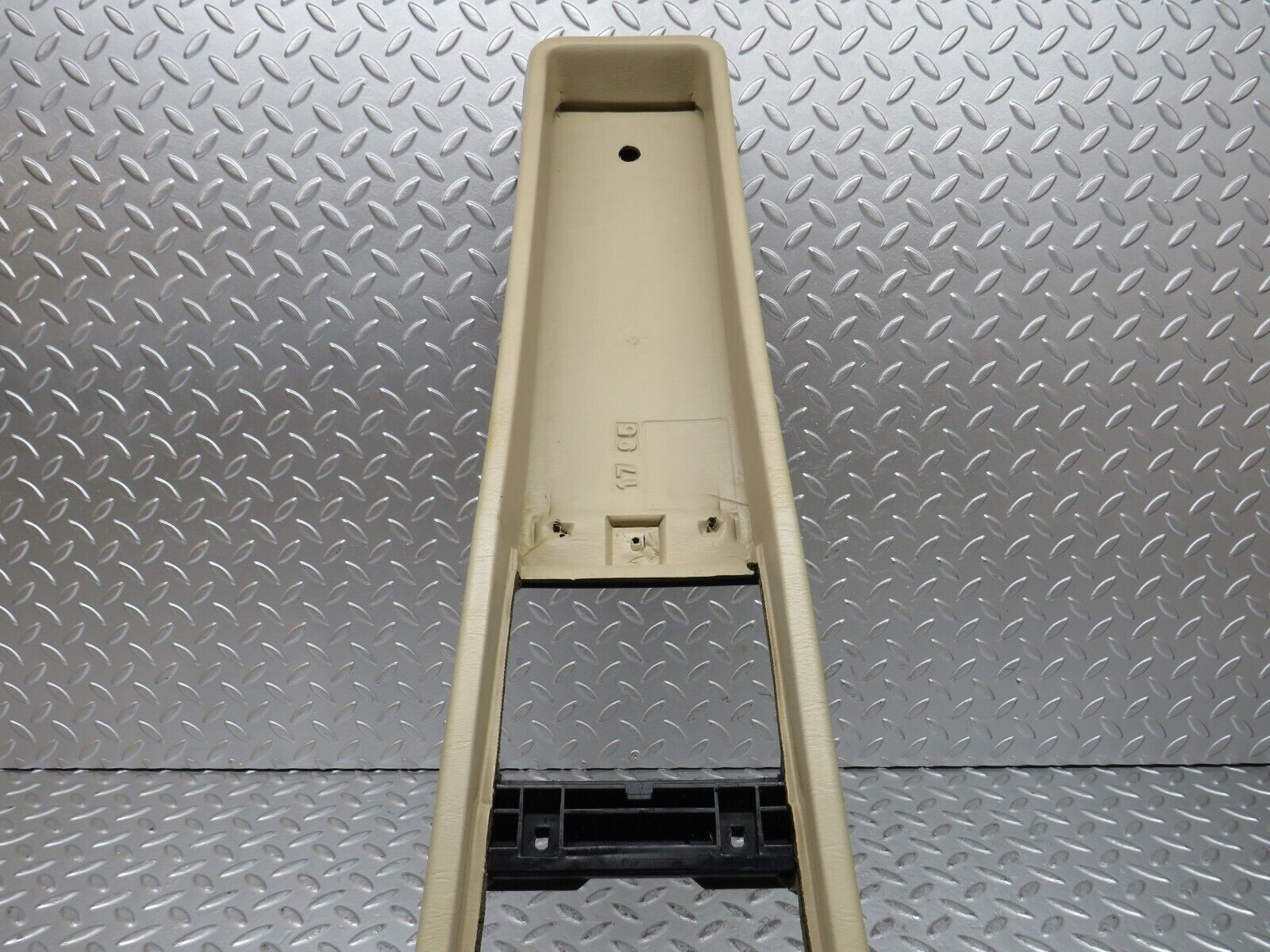 27619 Mercedes-Benz S124 300TE Wagon Centre Console Beige