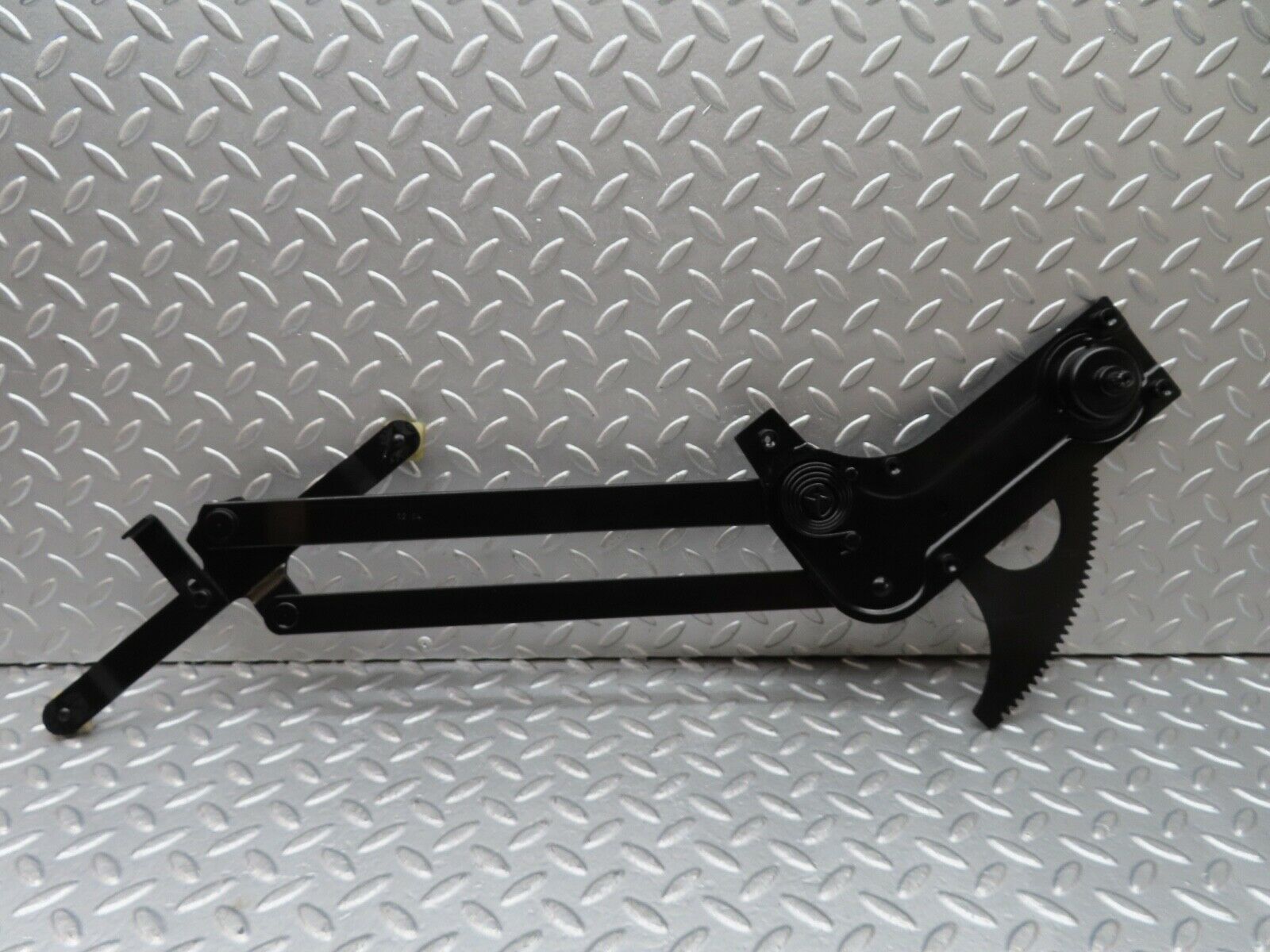 18416 Mercedes-Benz W111 220SE Coupe Front Right Manual Window Regulator