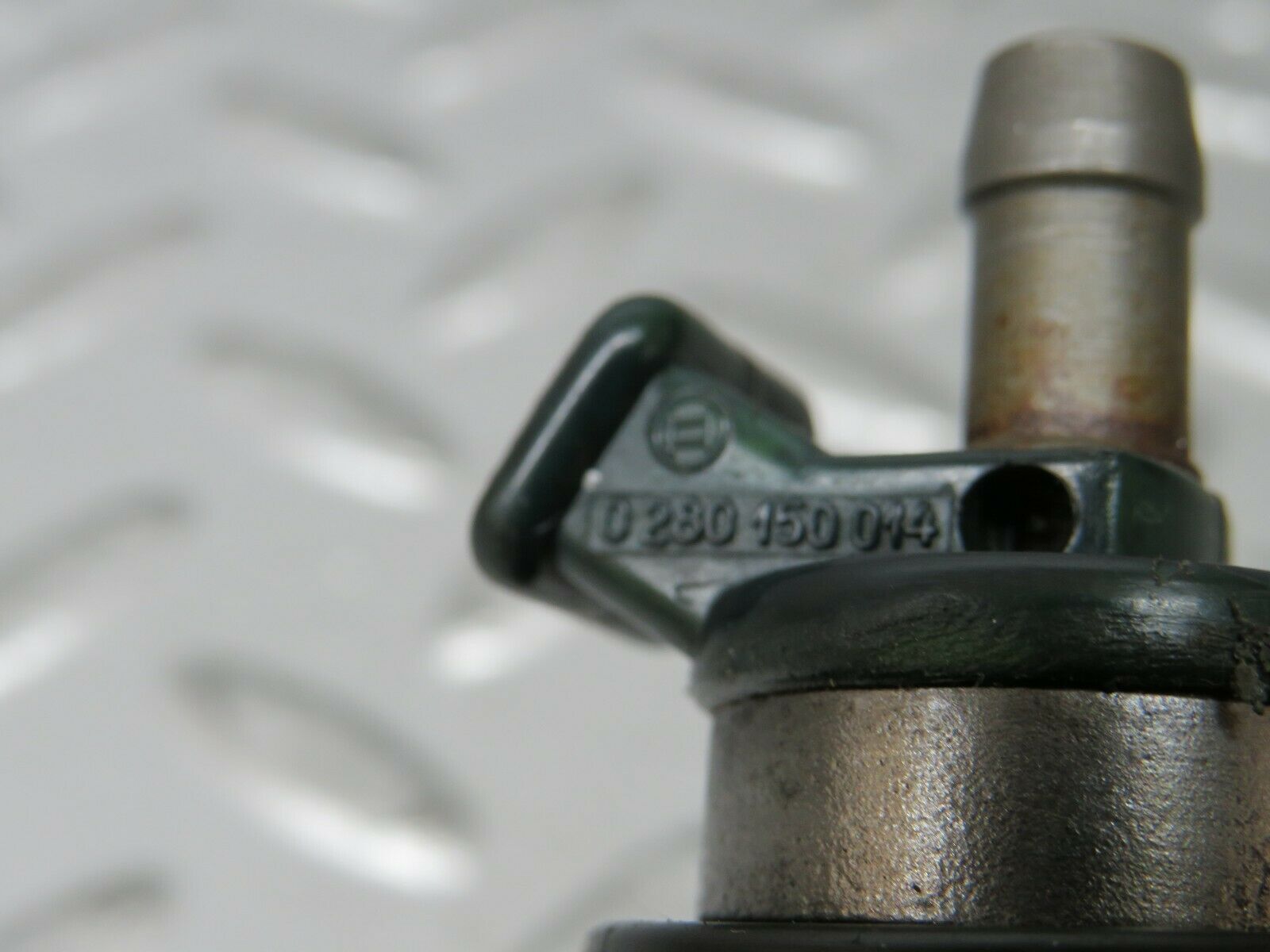 23668 Mercedes-Benz W114 280E Fuel Injector Bosch 0280150014
