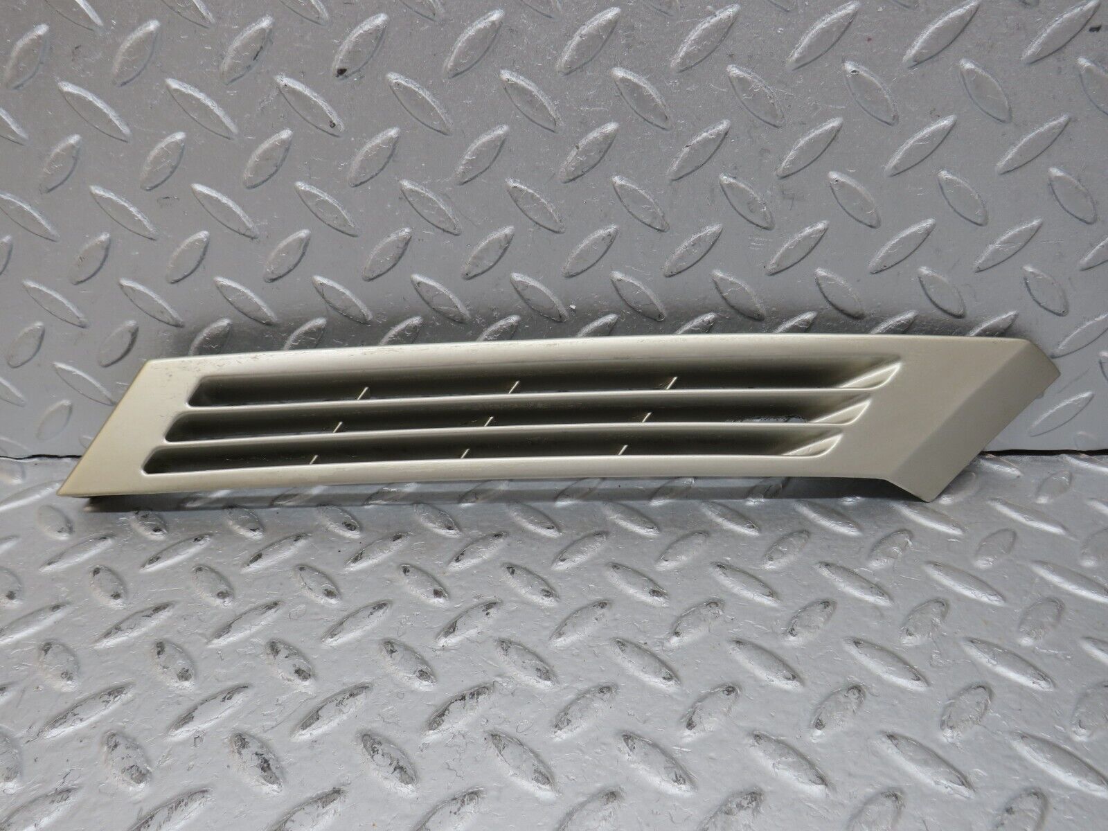 36499 Mercedes-Benz W201 190E 2.0L C Pillar Exterior Cover Right Side 2016980289