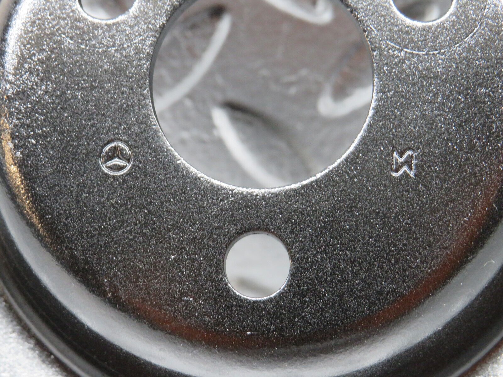 30860 Mercedes-Benz W201 190E 2.0L Power Steering Pump Pulley 2014600479