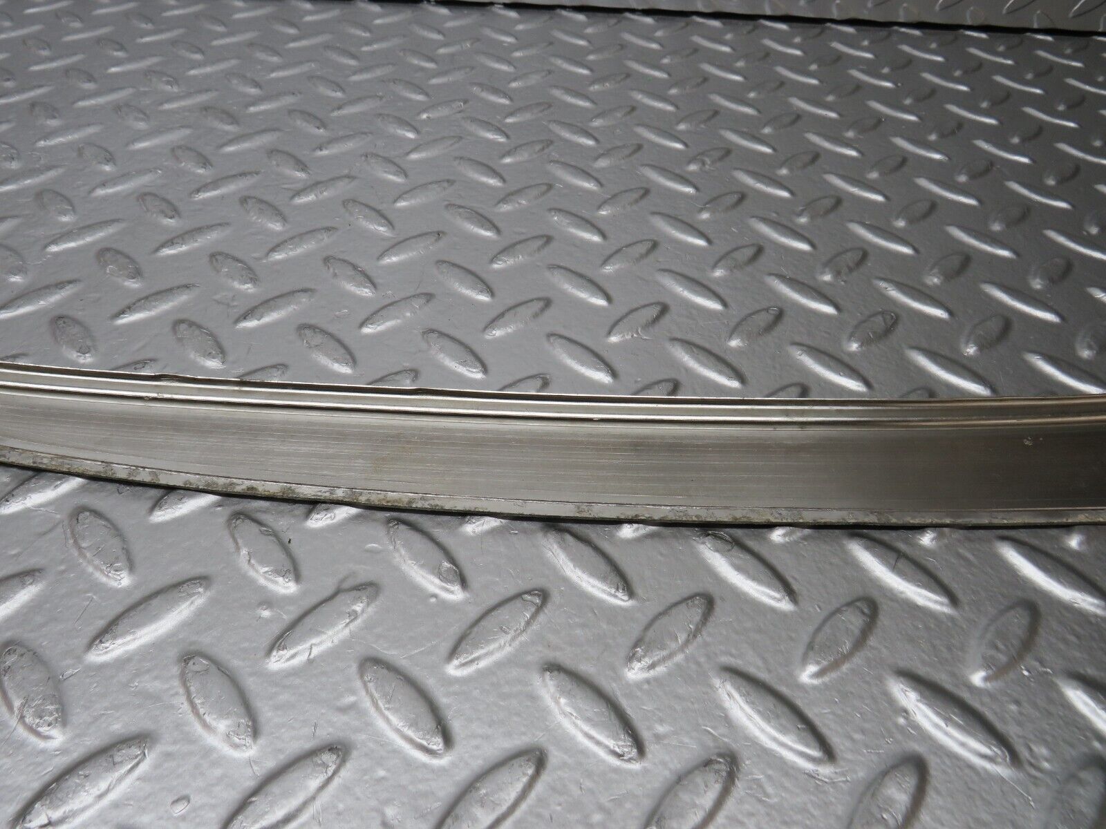 25589 Mercedes-Benz W123 200 C Pillar Exterior Chrome Trim Left Side