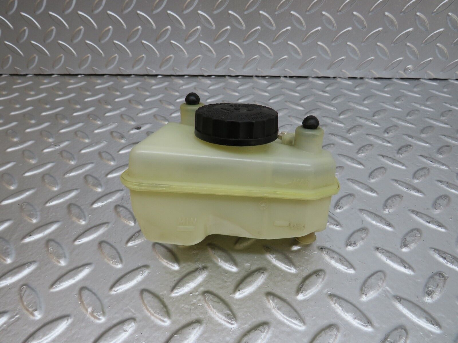 25405 Mercedes-Benz W123 200 Brake Fluid Reservoir Tank DBA