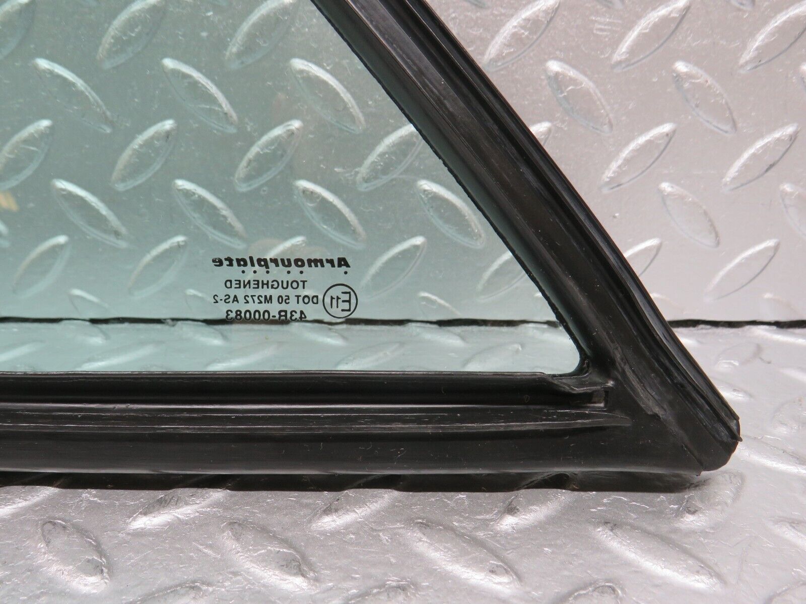 33140 Mercedes-Benz W126 Rear Right Quarter Window Glass