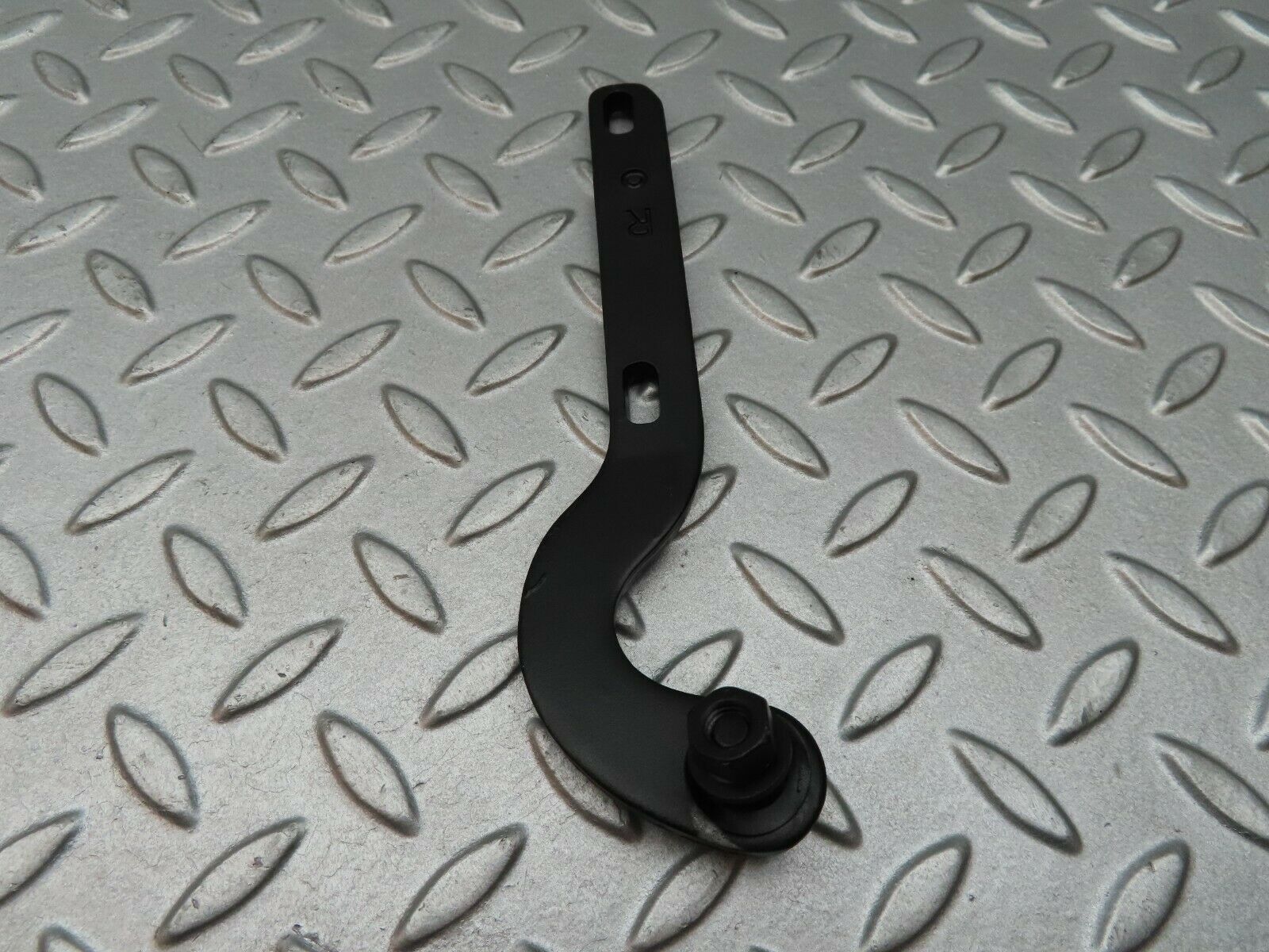 3625 Mercedes-Benz W115 220D Right Bonnet Hinge Support