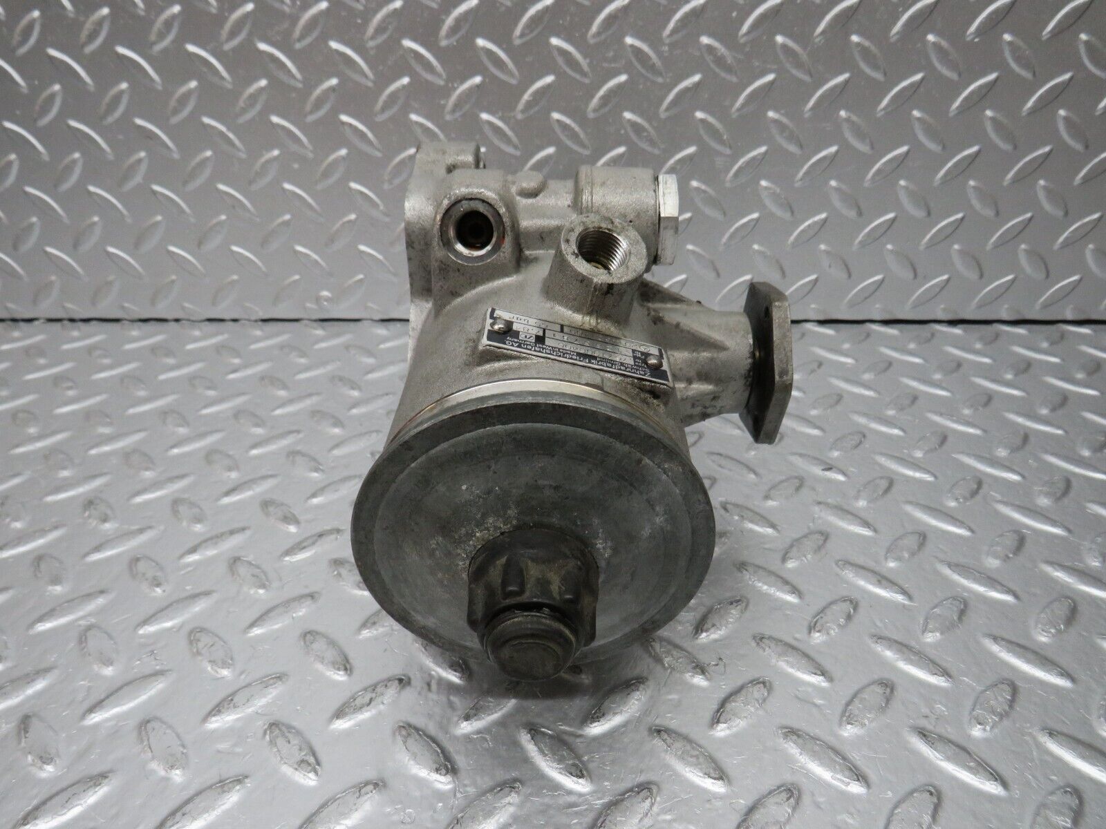 30839 Mercedes-Benz W201 190E 2.0L Power Steering Pump 2014601480 7671501142