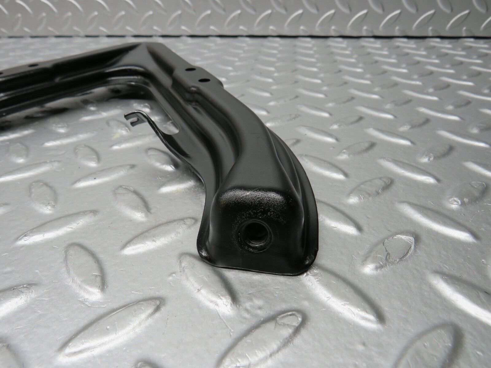 30908 Mercedes-Benz W201 190E 2.0L Air Intake Manifold Bracket