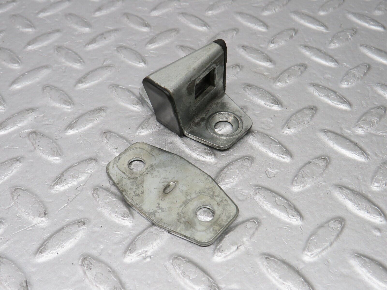 36611 Mercedes-Benz W201 190E 2.0L Door Lock Latch