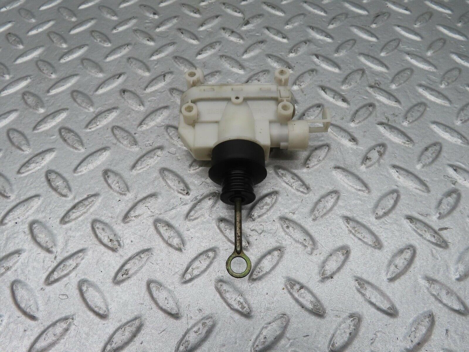 14551 Mercedes-Benz W201 190E Front Left Door Lock Vacuum Actuator