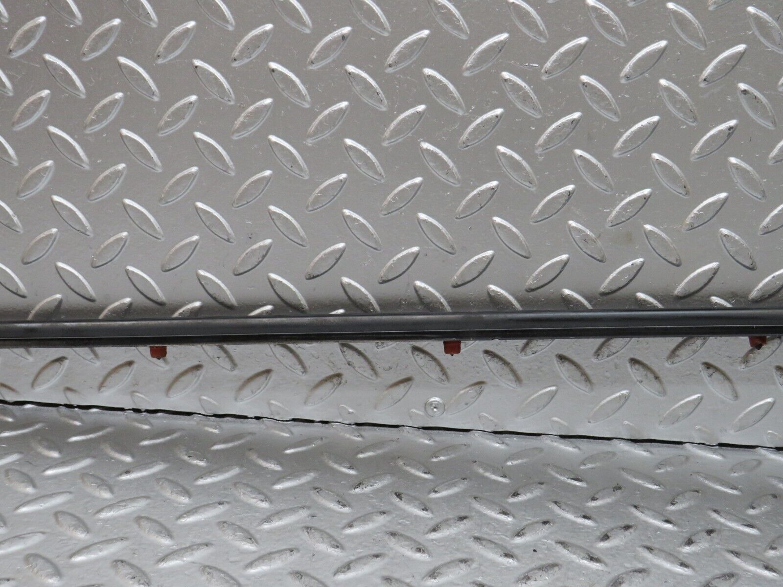 28230 Mercedes-Benz S123 240D Wagon Rear Left Fender Wing Centre Moulding Trim